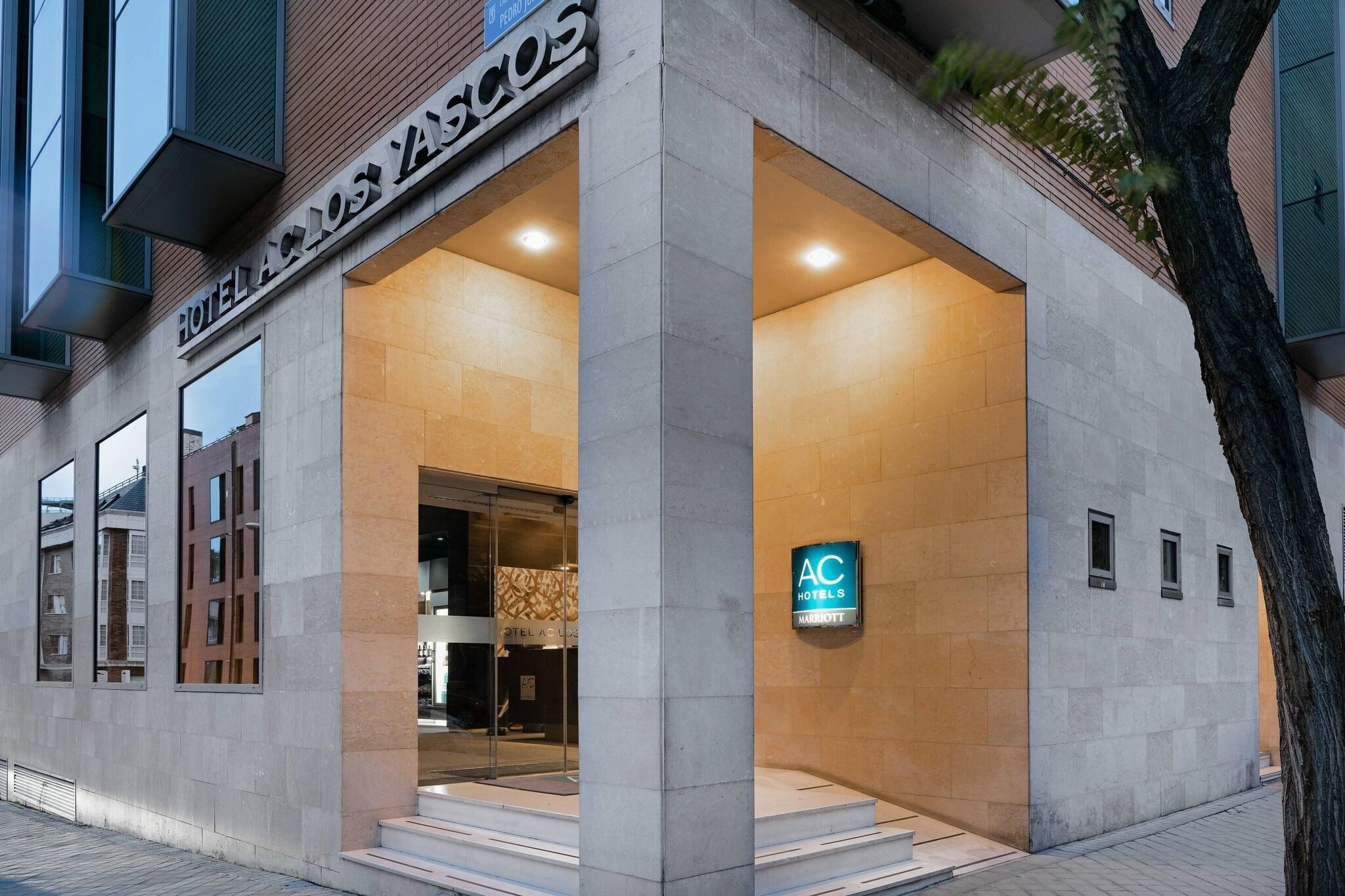 Ac Hotel Los Vascos By Marriott