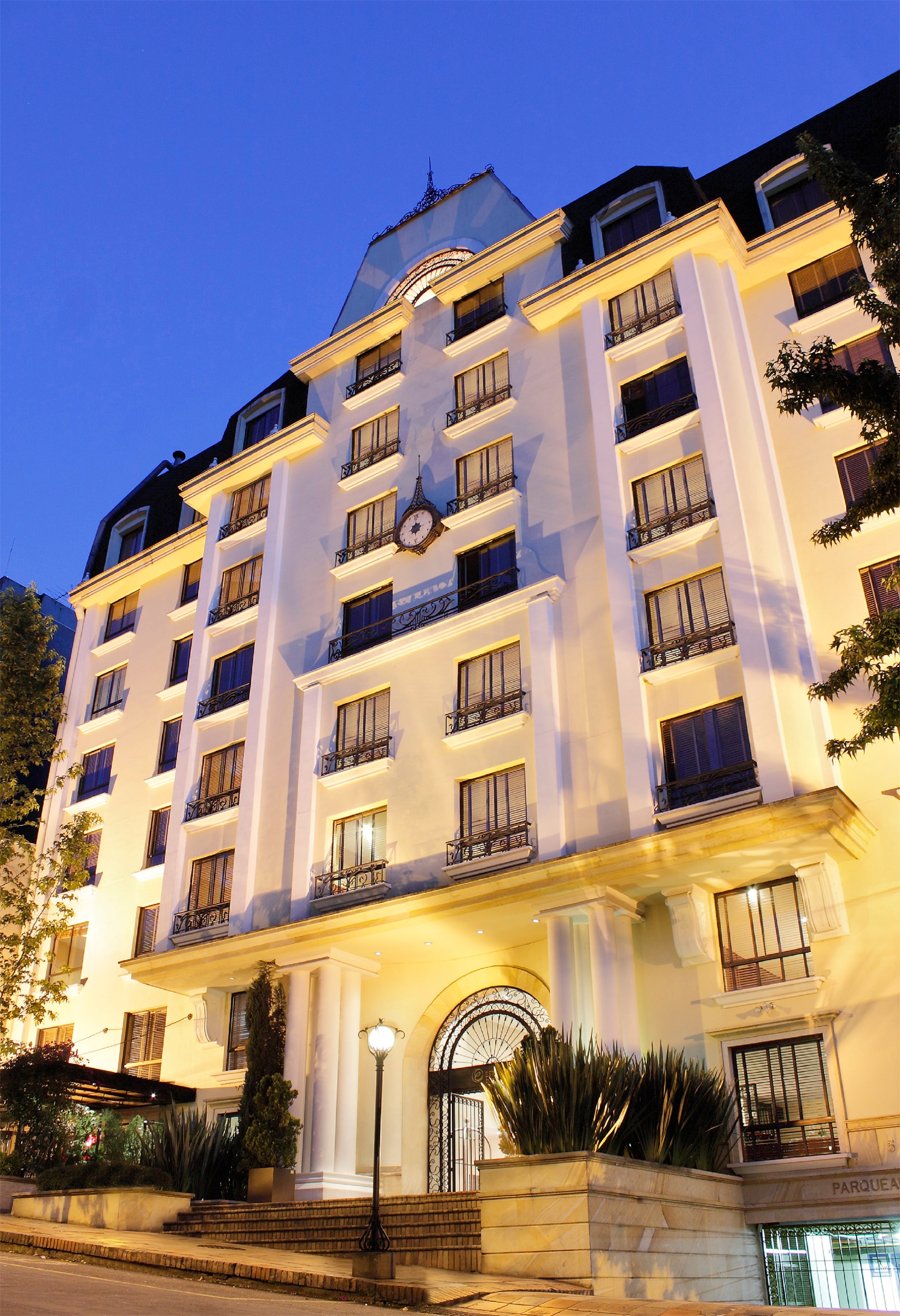 Suites Jones Estelar
