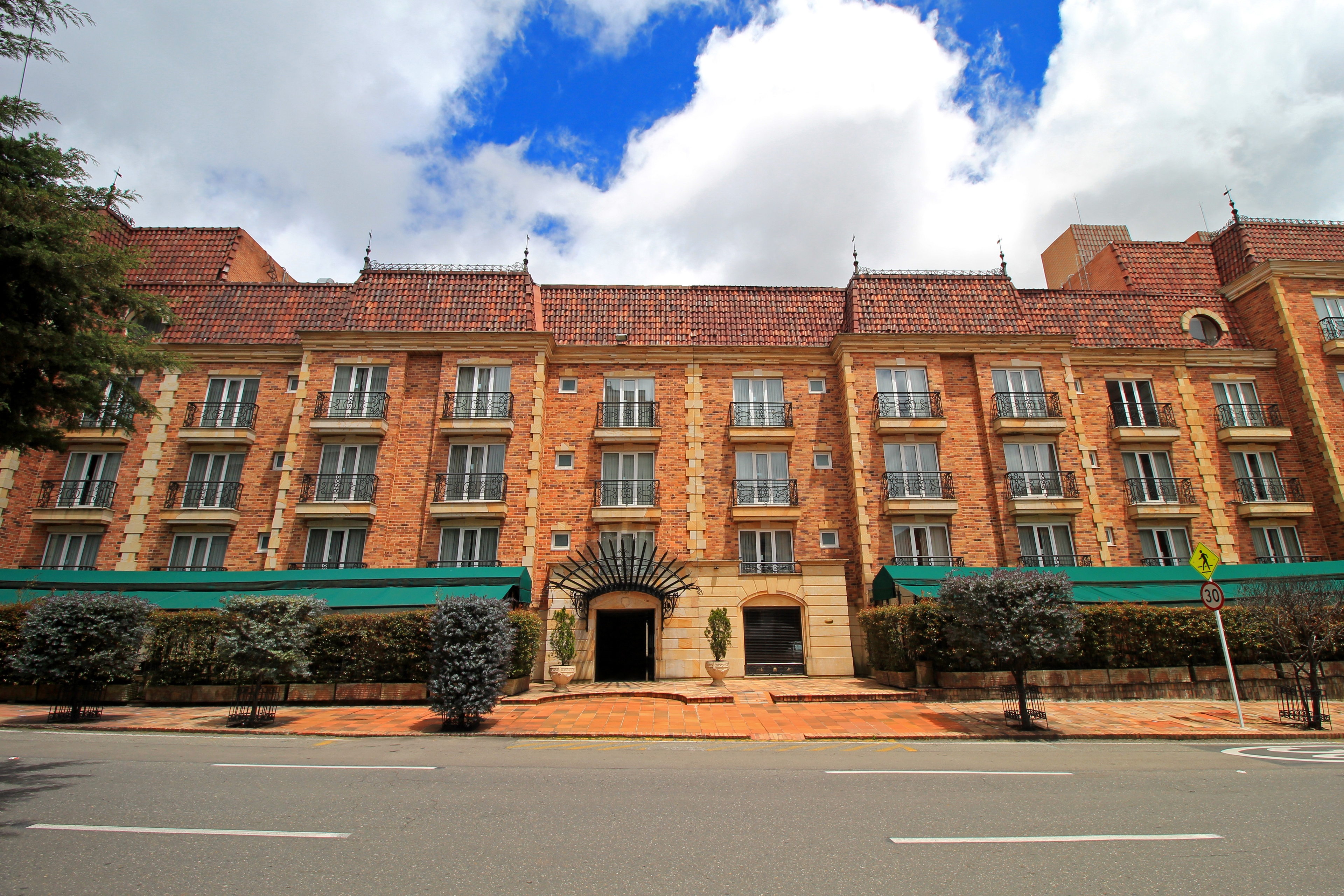 Windsor House INN BY GEH SUITES