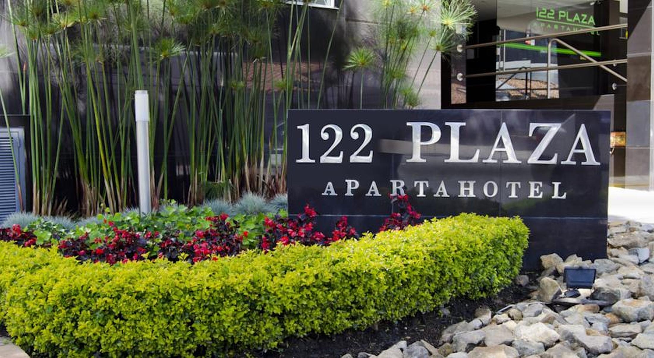 122 Plaza Apartahotel