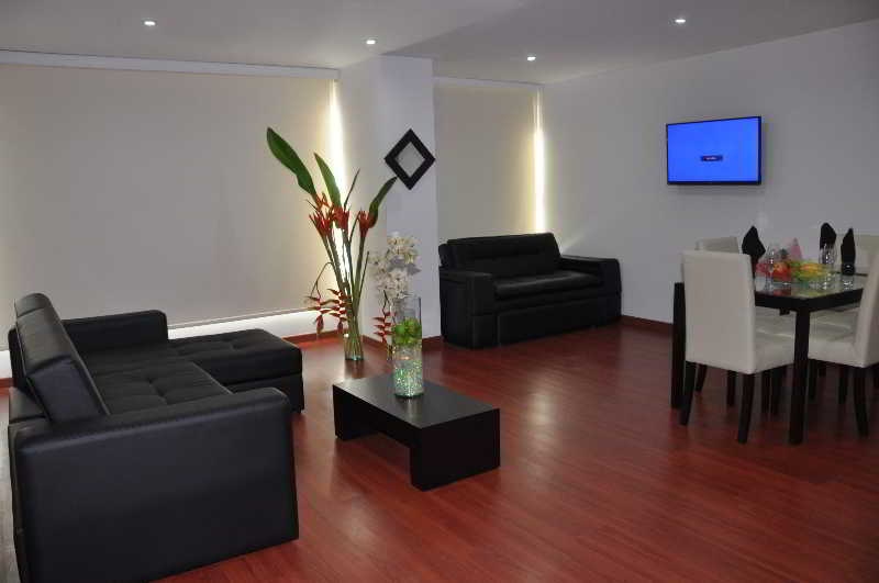 ApartaSuites Plaza Modelia