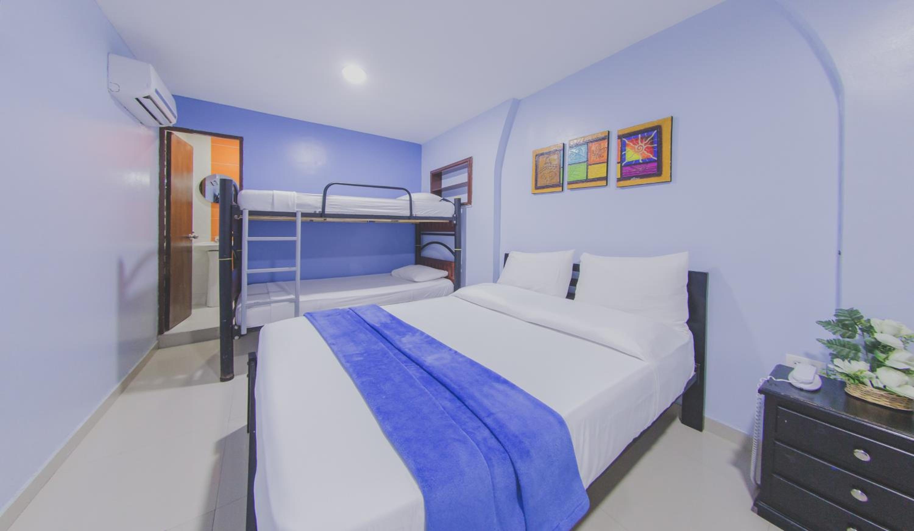 Foto de Azuán Suites Hotel By GEH Suites