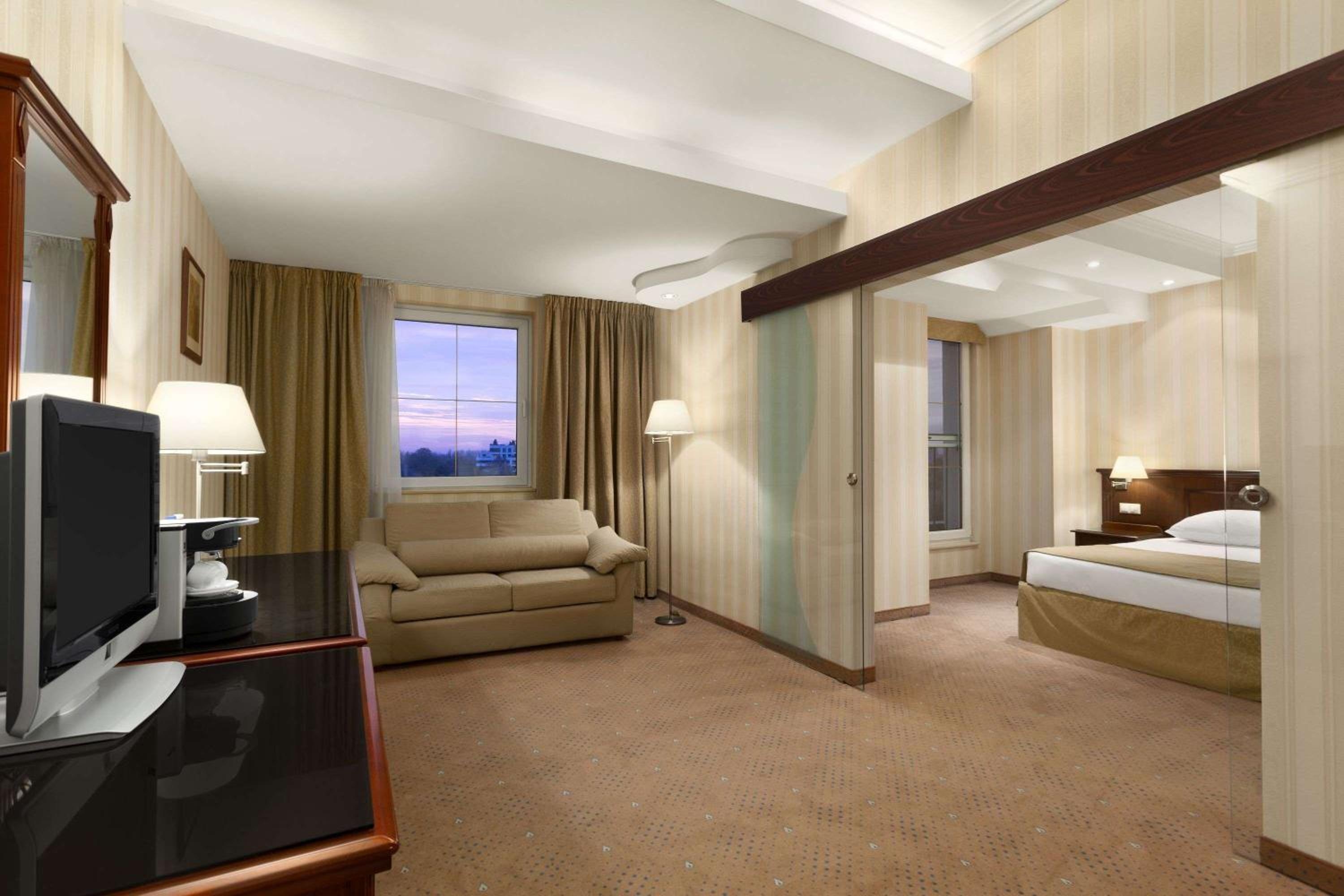 Foto de Ramada Hotel & Suites by Wyndham Bucharest North