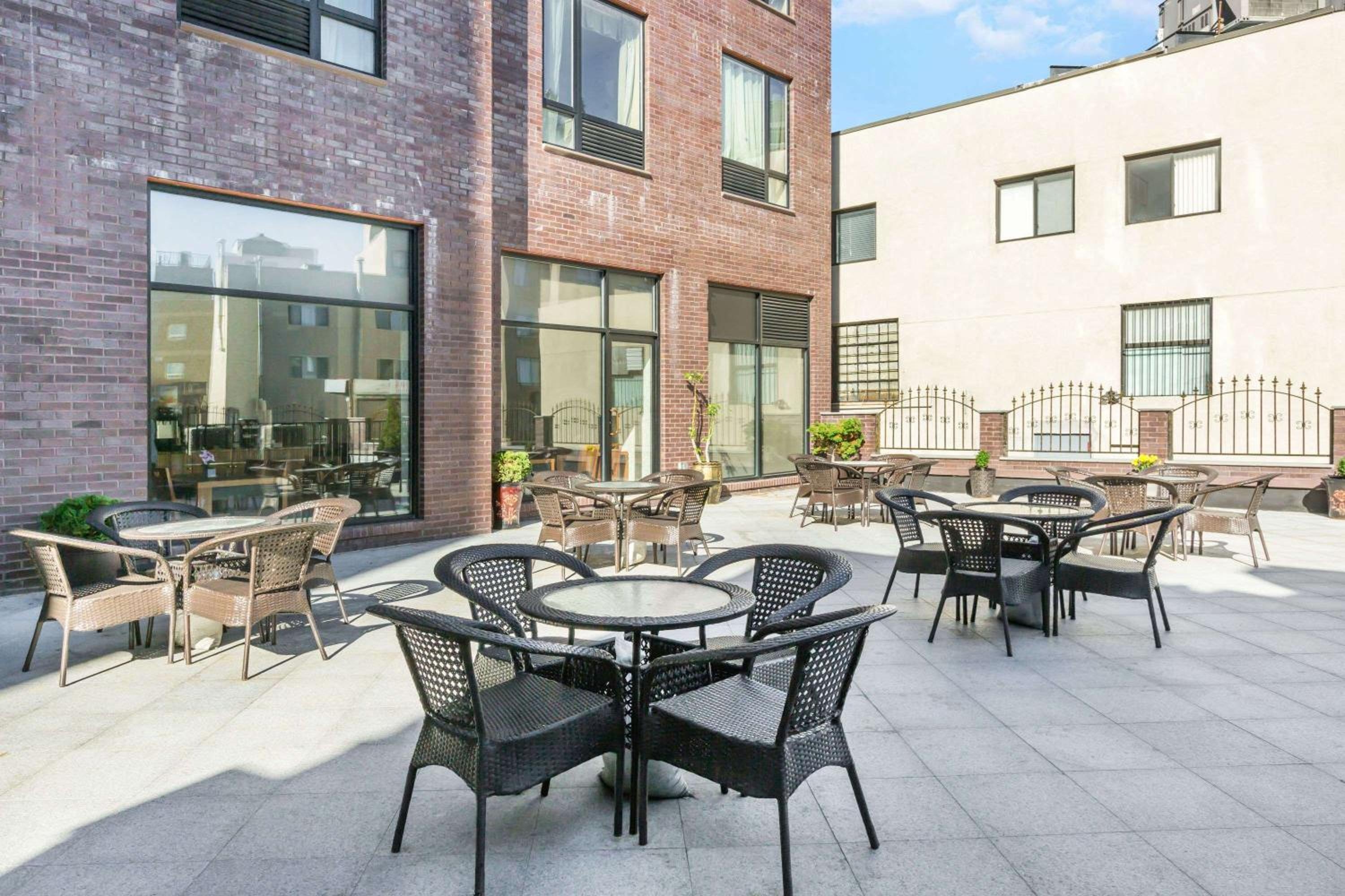 Foto de Ramada by Wyndham Flushing Queens