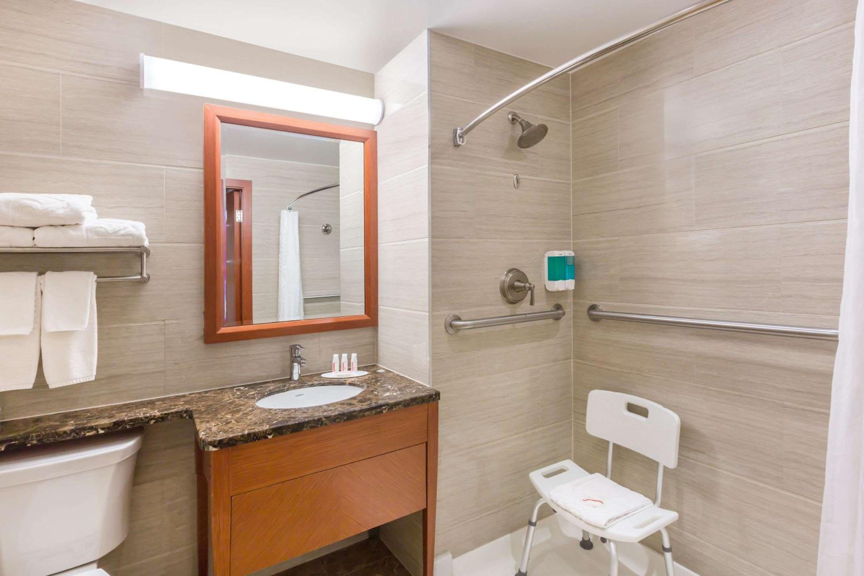 Foto de Ramada by Wyndham Flushing Queens
