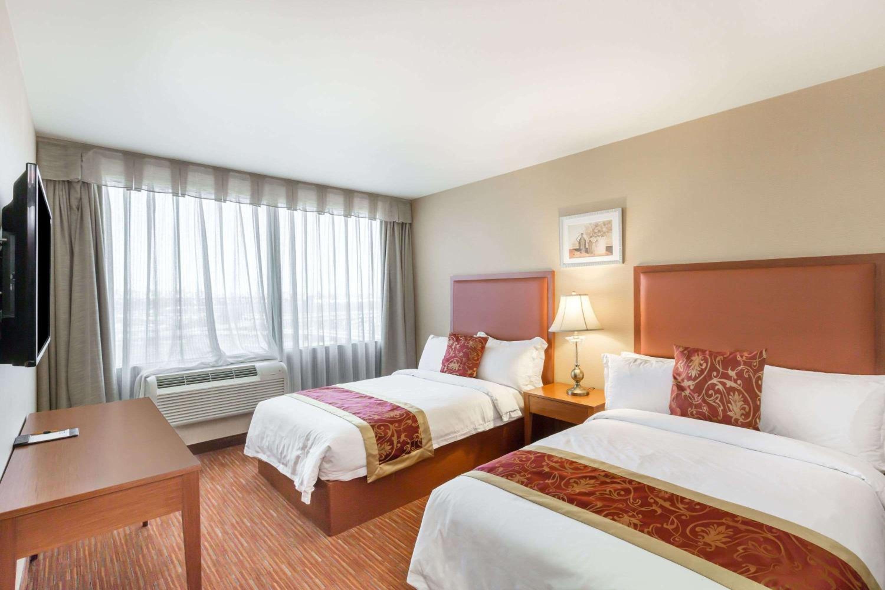 Foto de Ramada by Wyndham Flushing Queens