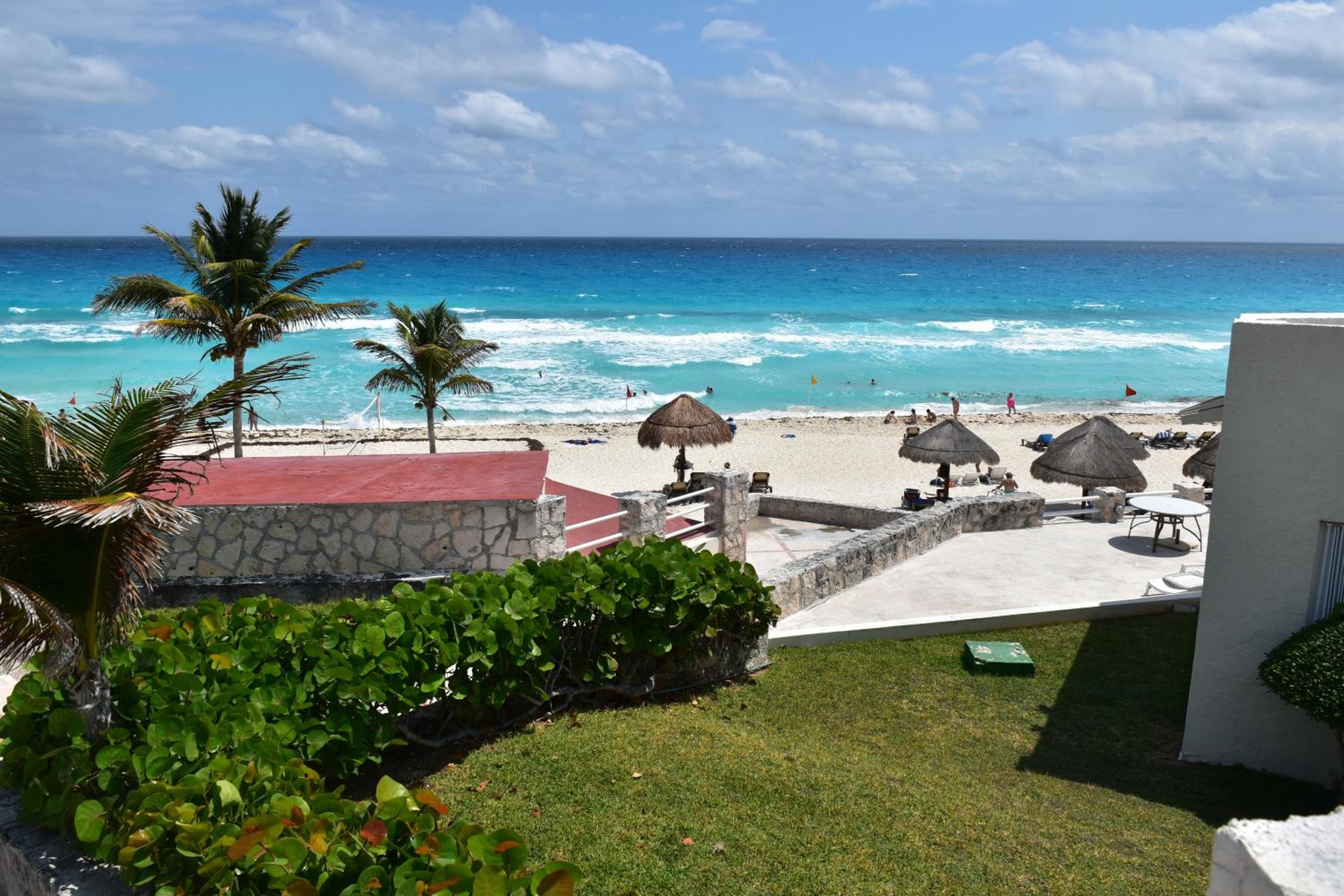 Foto de Solymar Condo Beach Resort by Casago