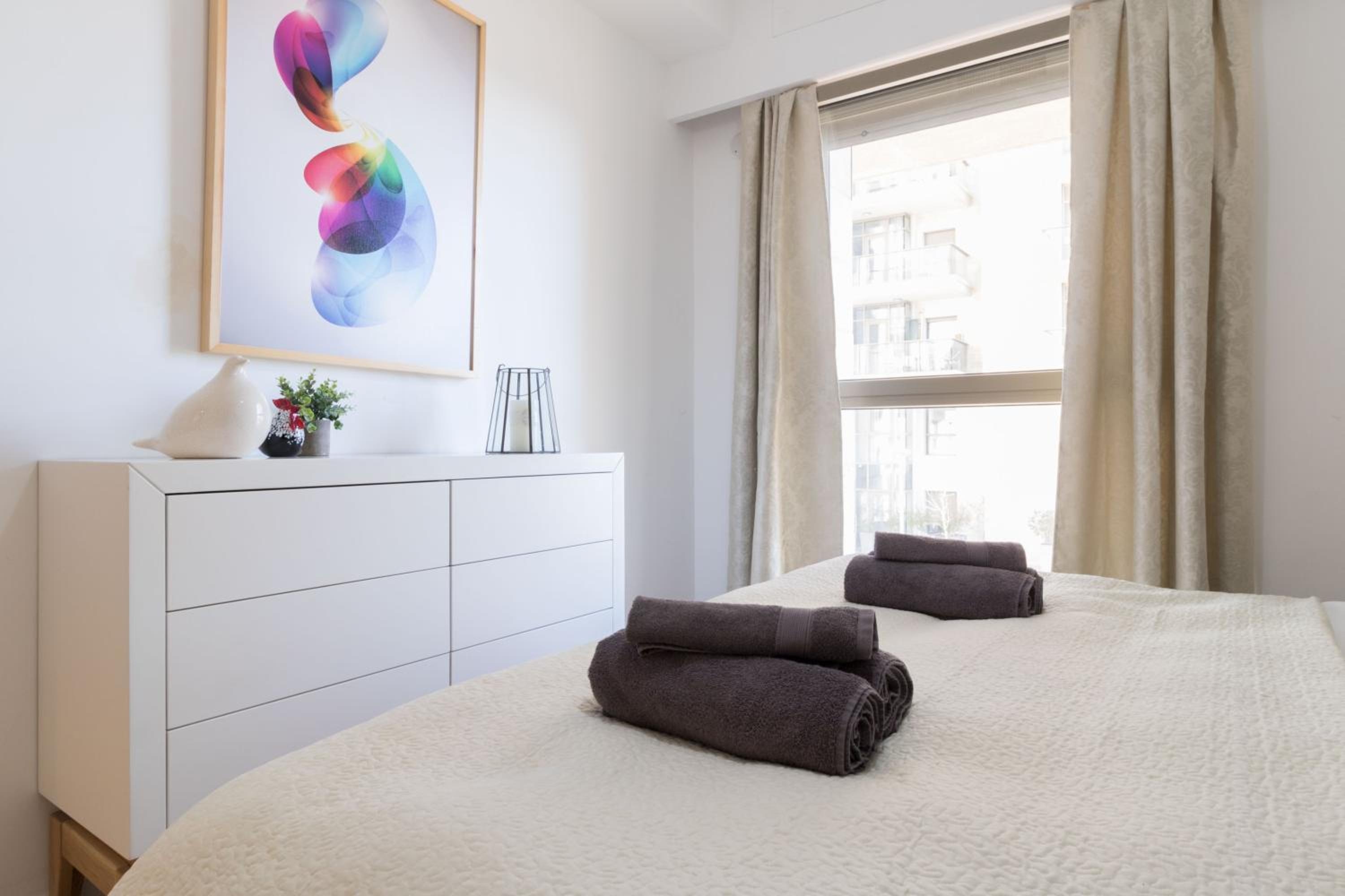 Foto de Luxury One-Bedroom Apartment/parking in city center