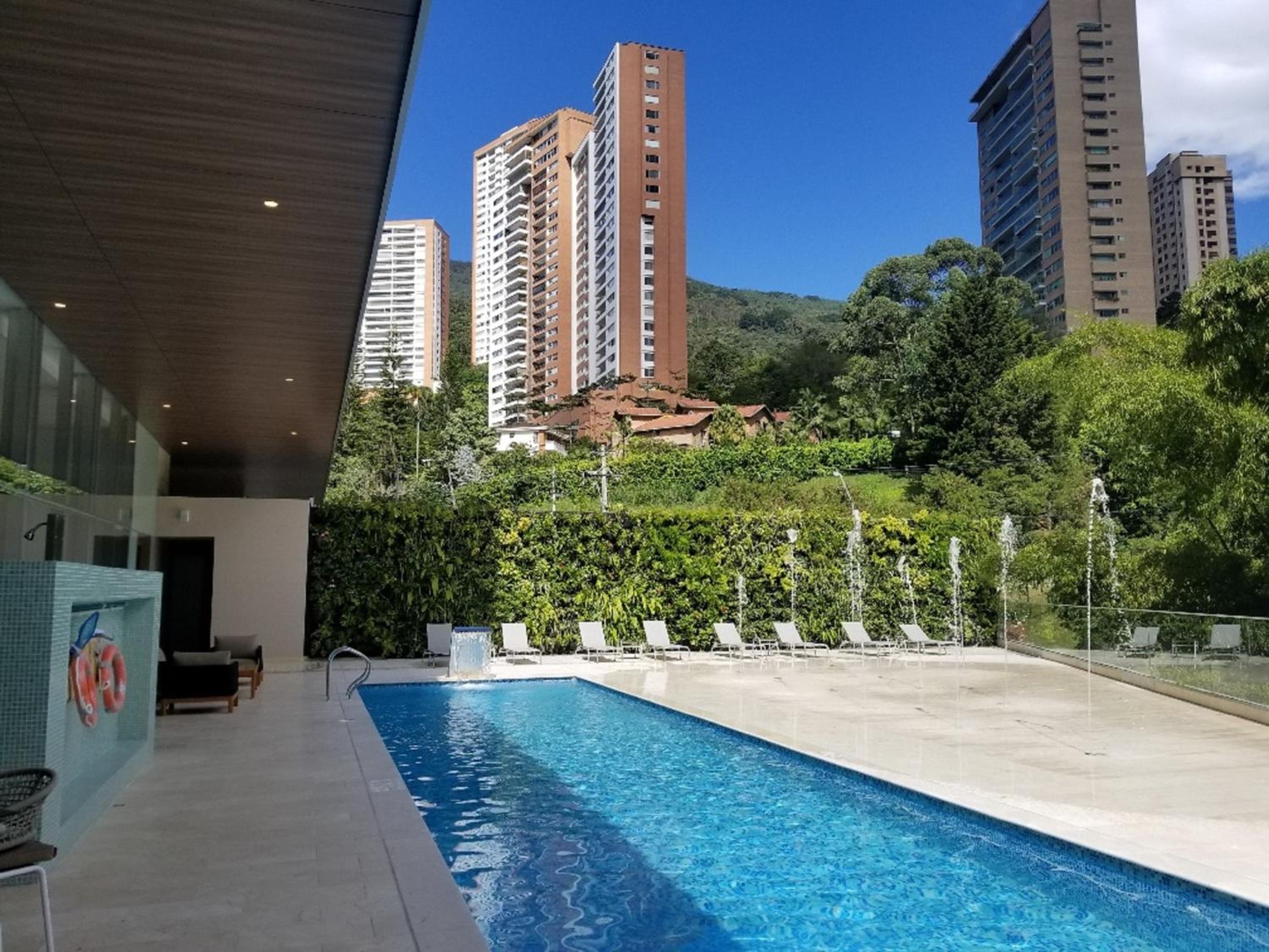 Estelar La Torre Suites · 1n · Desayuno incluido · Medellín