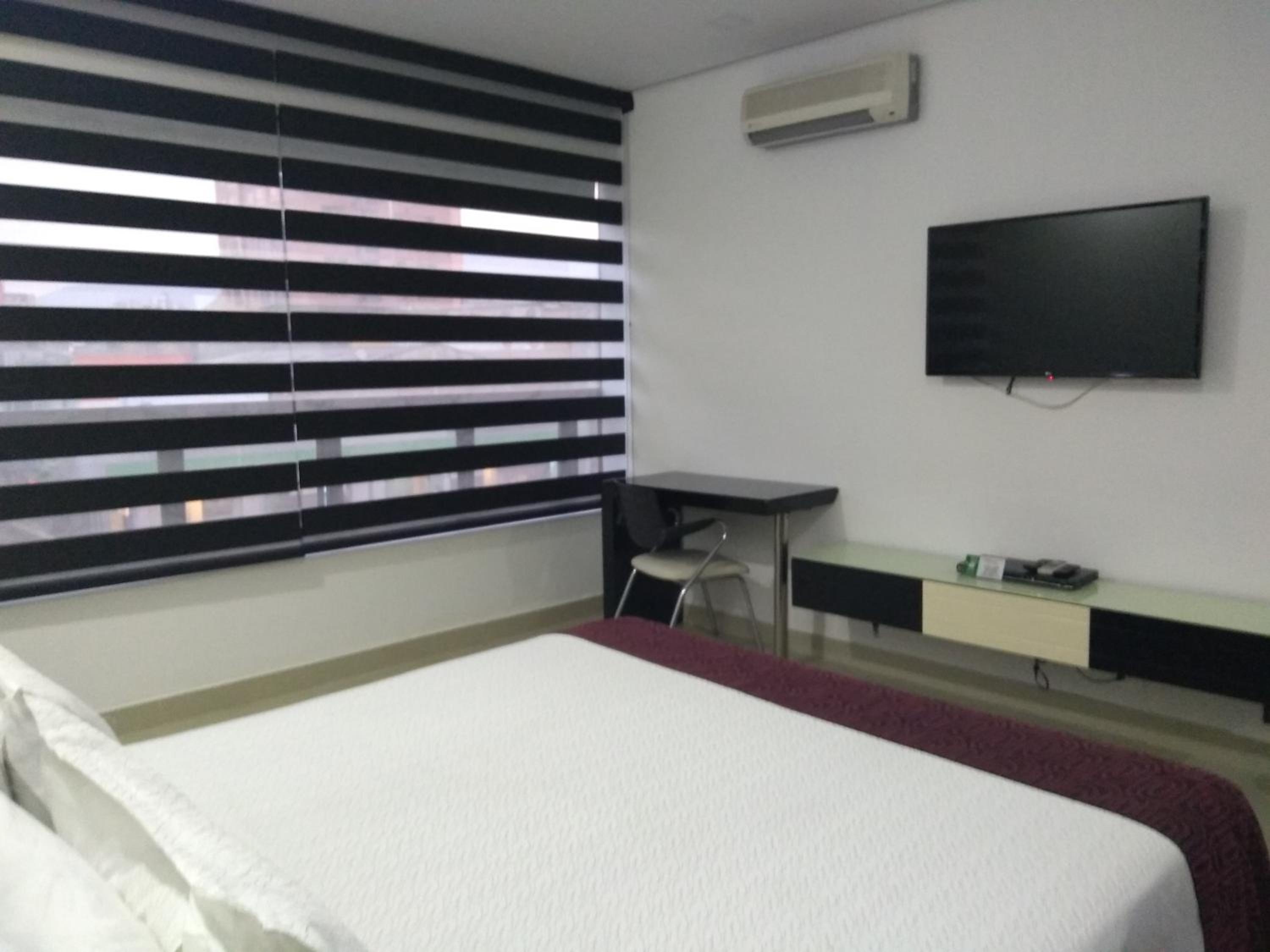 Hotel Merlott 70, Laureles