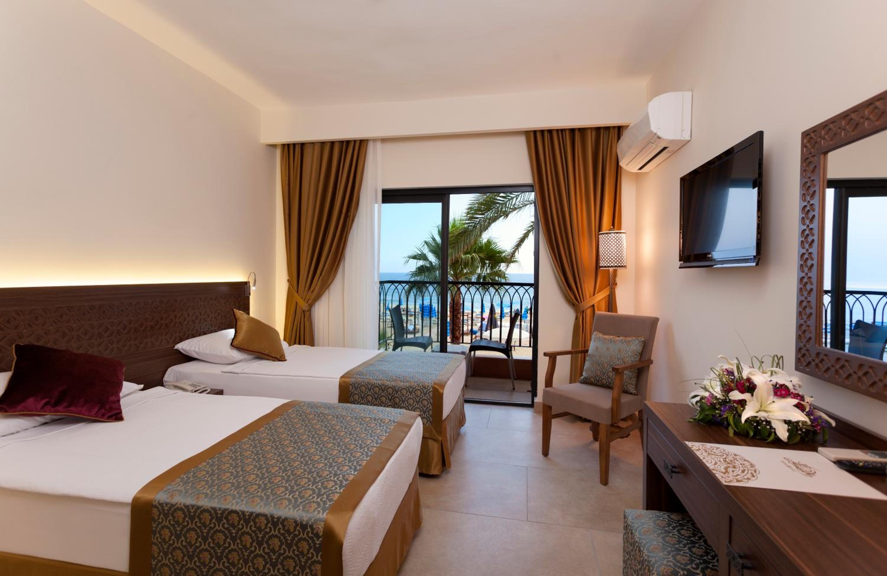 Foto de Alaaddin Beach Hotel - Adult Only