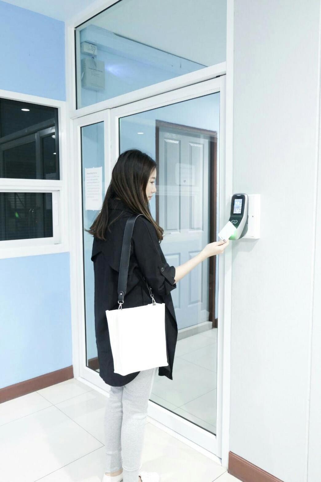 Foto de โรงแรม เดอะริช ราชพฤกษ์ โฮเทล แอนด์ เรสซิเดนซ์