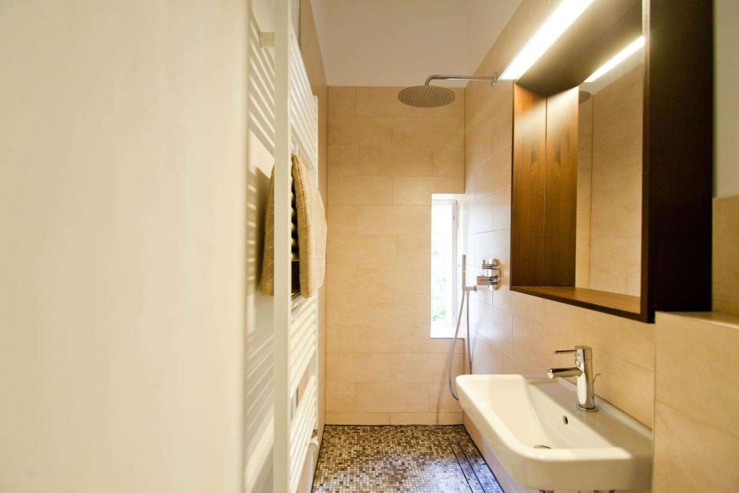 Foto de Magnificent turn of century flat (legal)