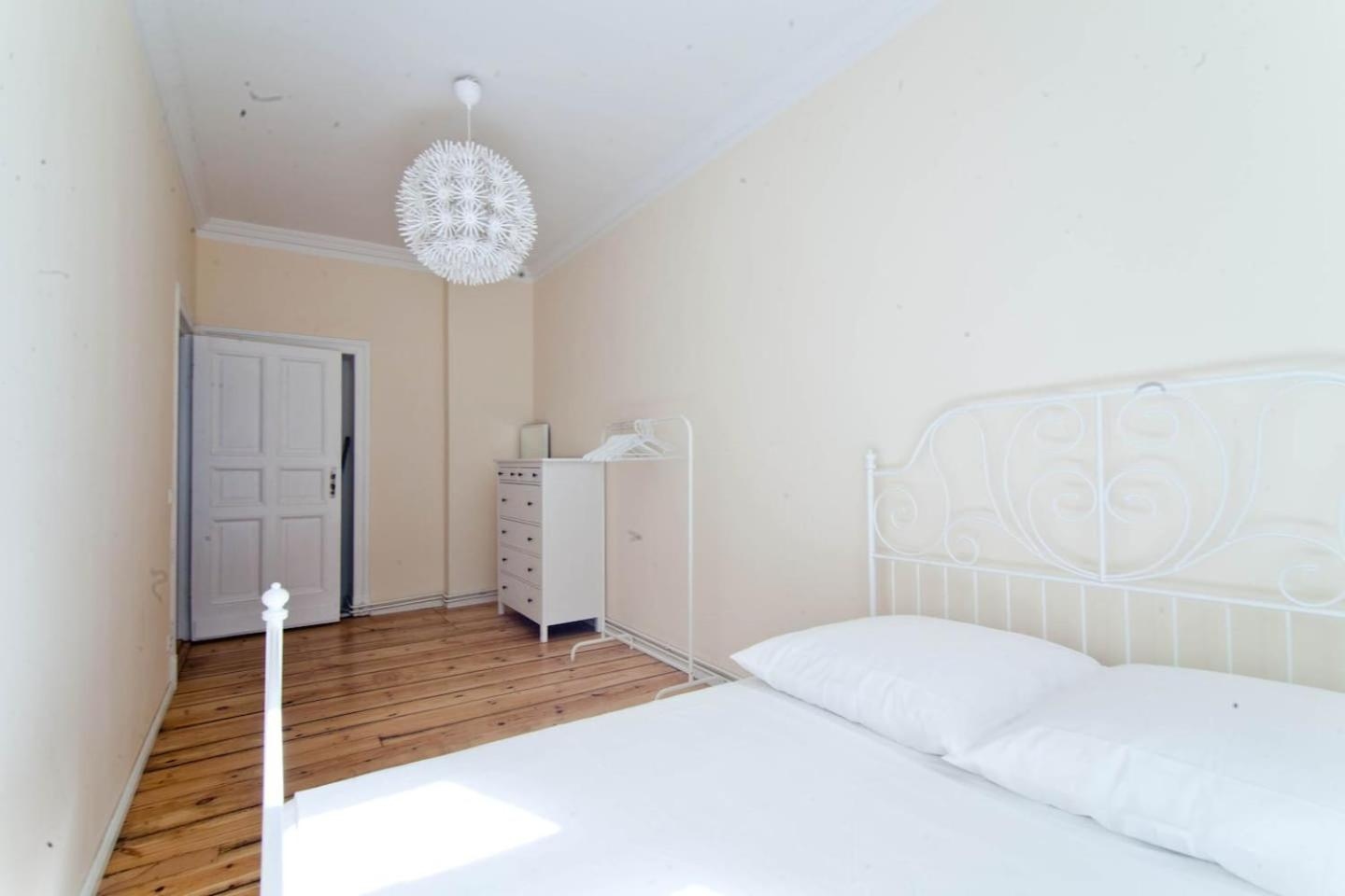 Foto de Magnificent turn of century flat (legal)