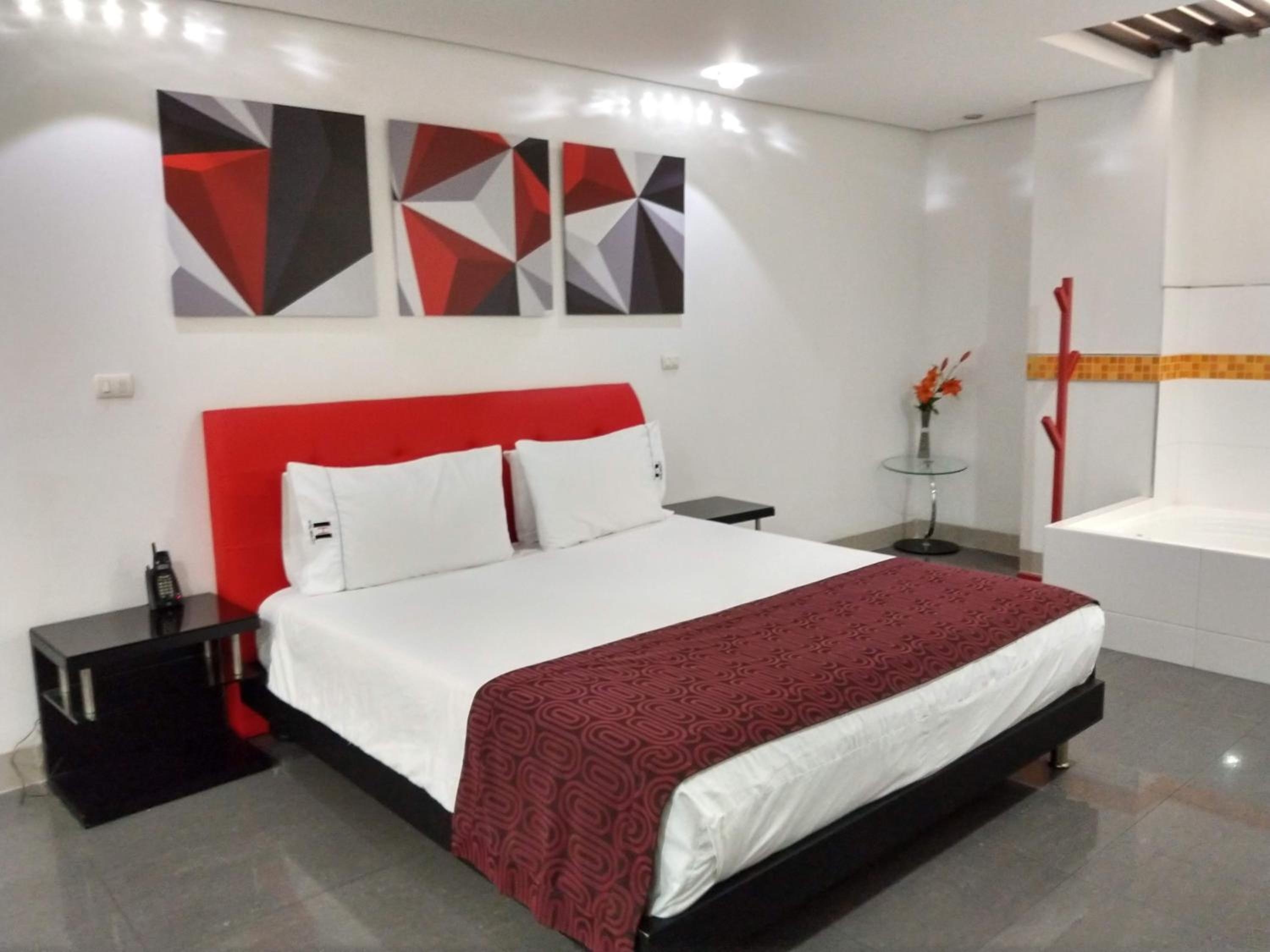 Hotel Merlott 70, Laureles