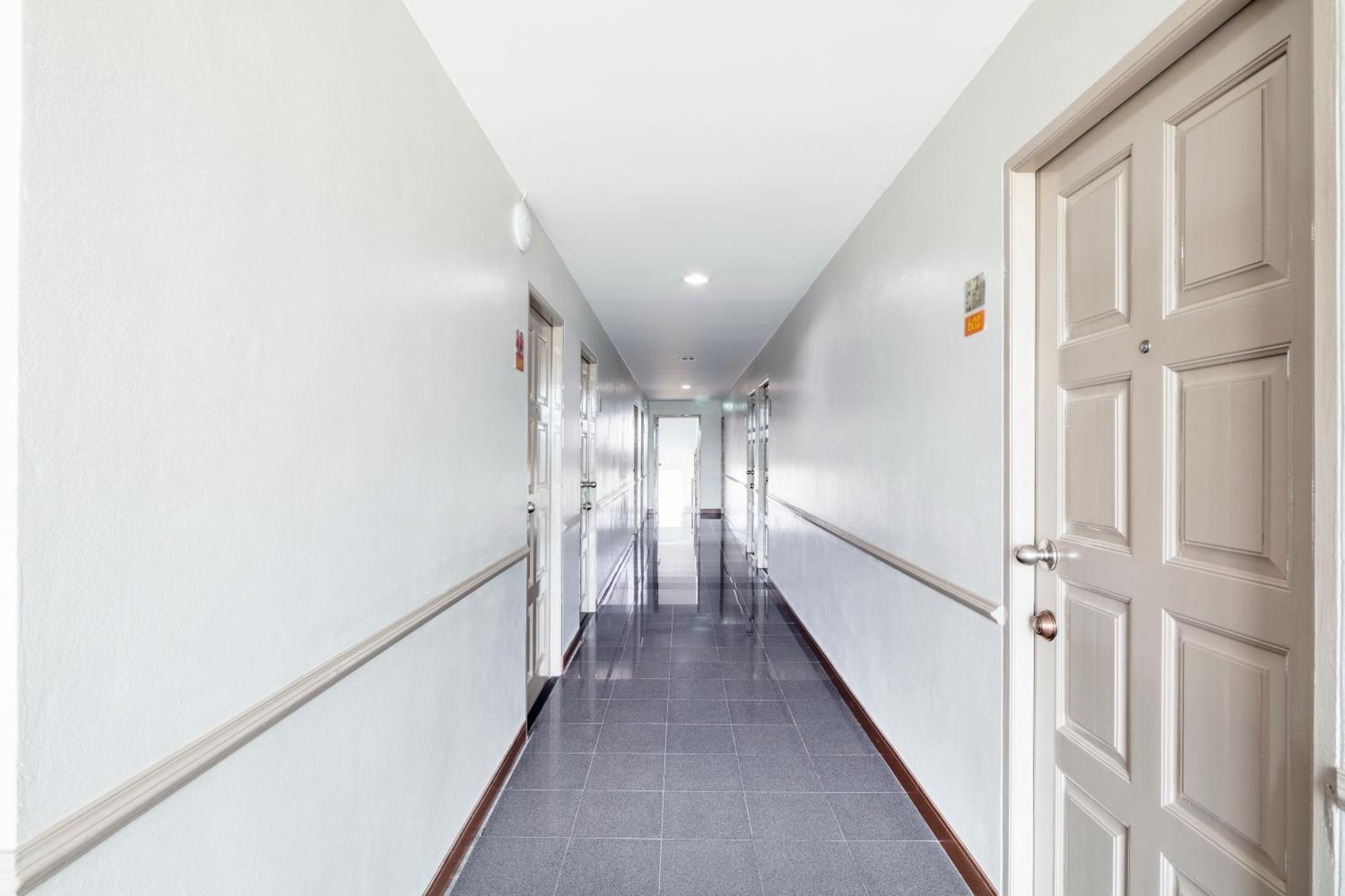 Foto de Livotel Express Hotel Bang Kruai Nonthaburi - No Parking
