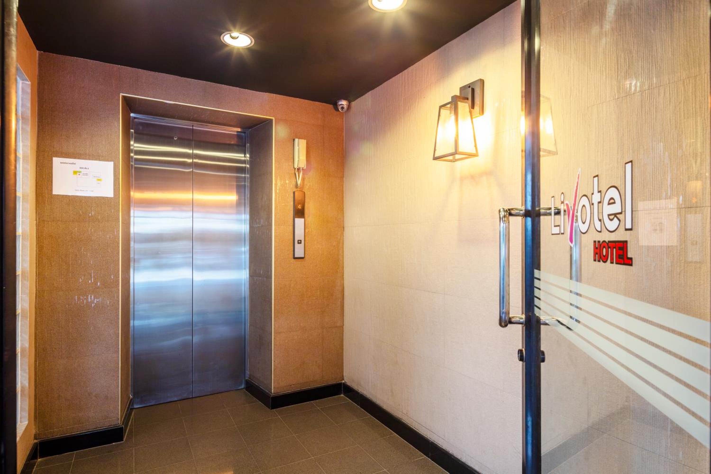 Foto de Livotel Express Hotel Bang Kruai Nonthaburi - No Parking