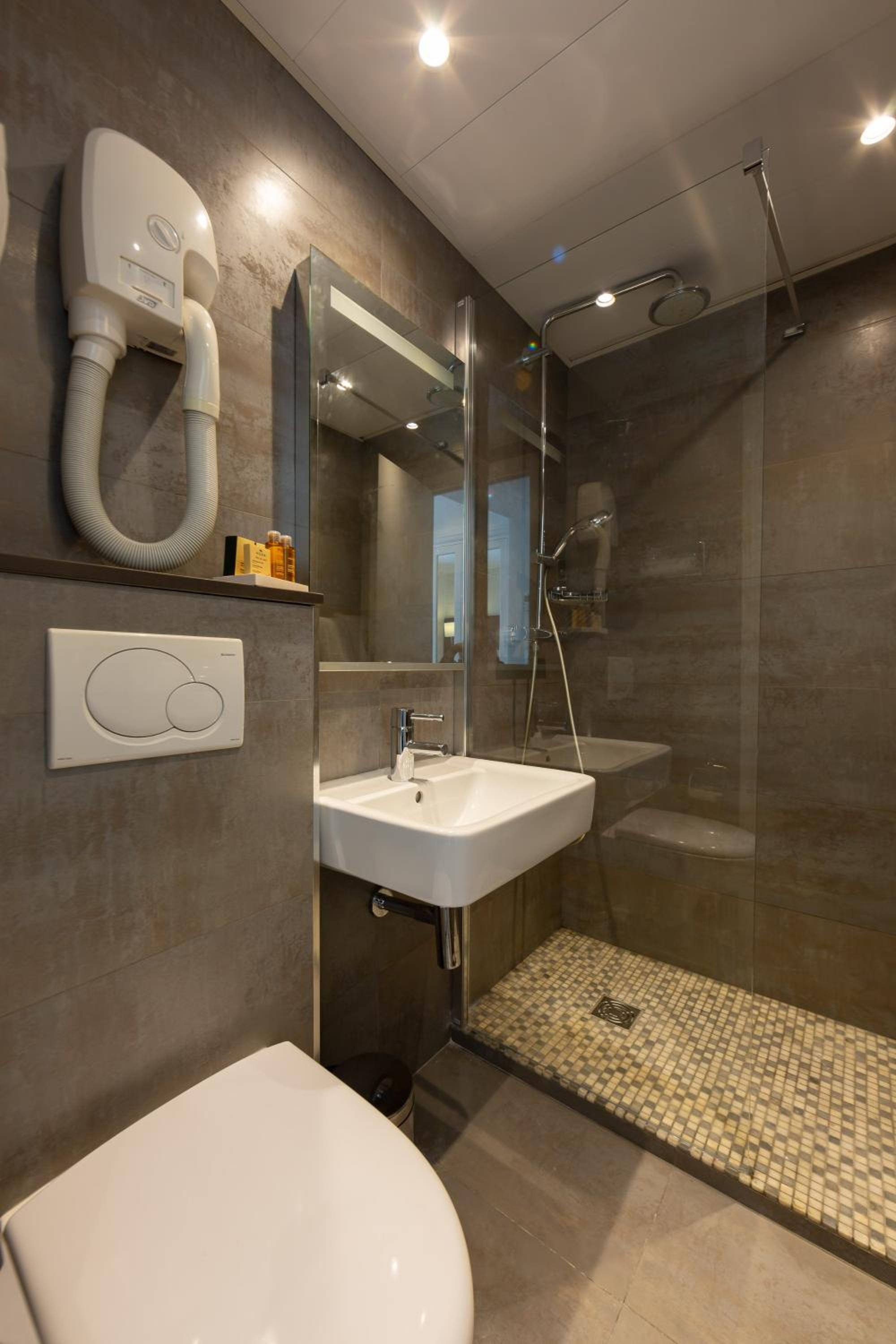 Foto de Logis Hôtel 15 Montparnasse