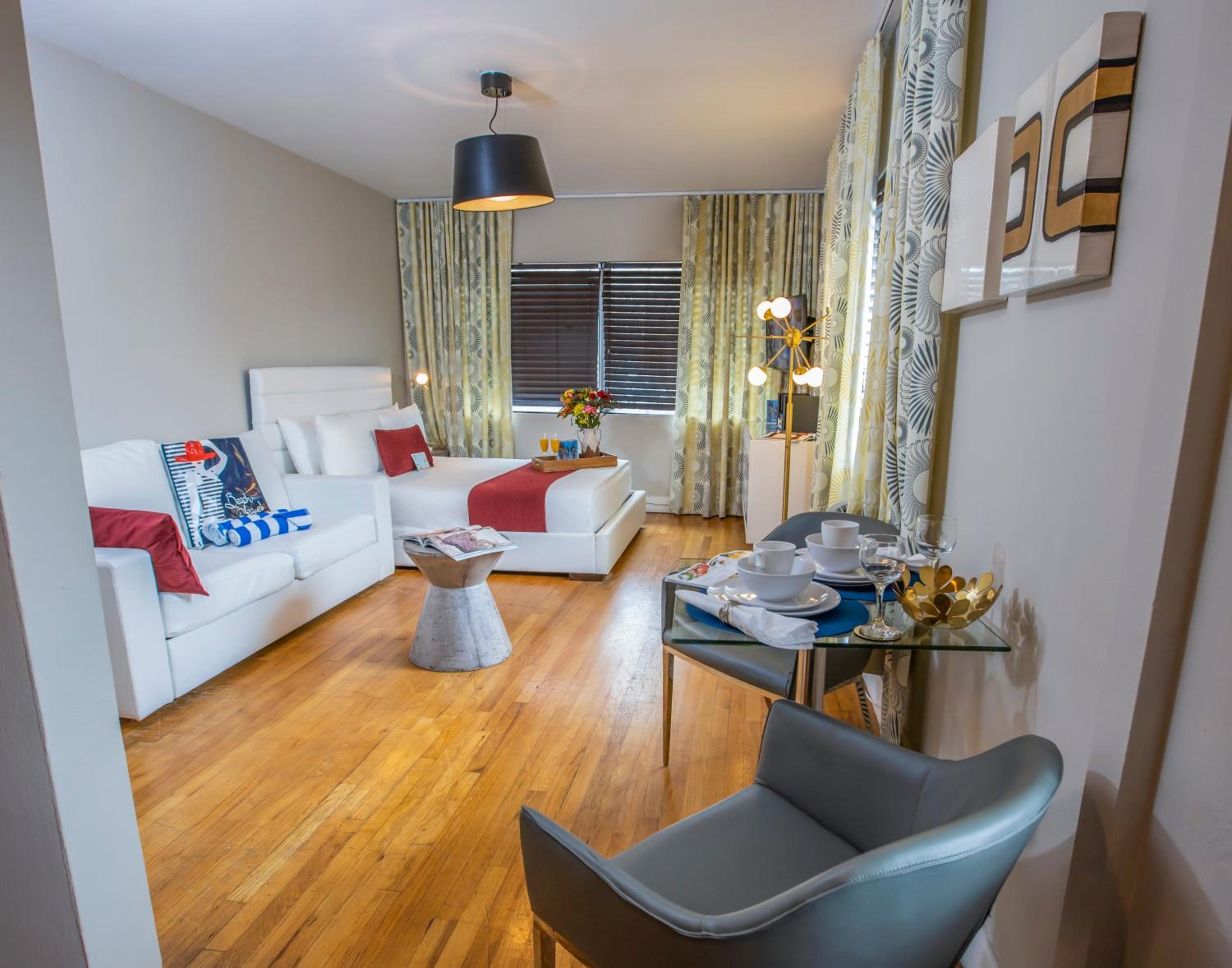 Foto de Beachside All Suites Hotel