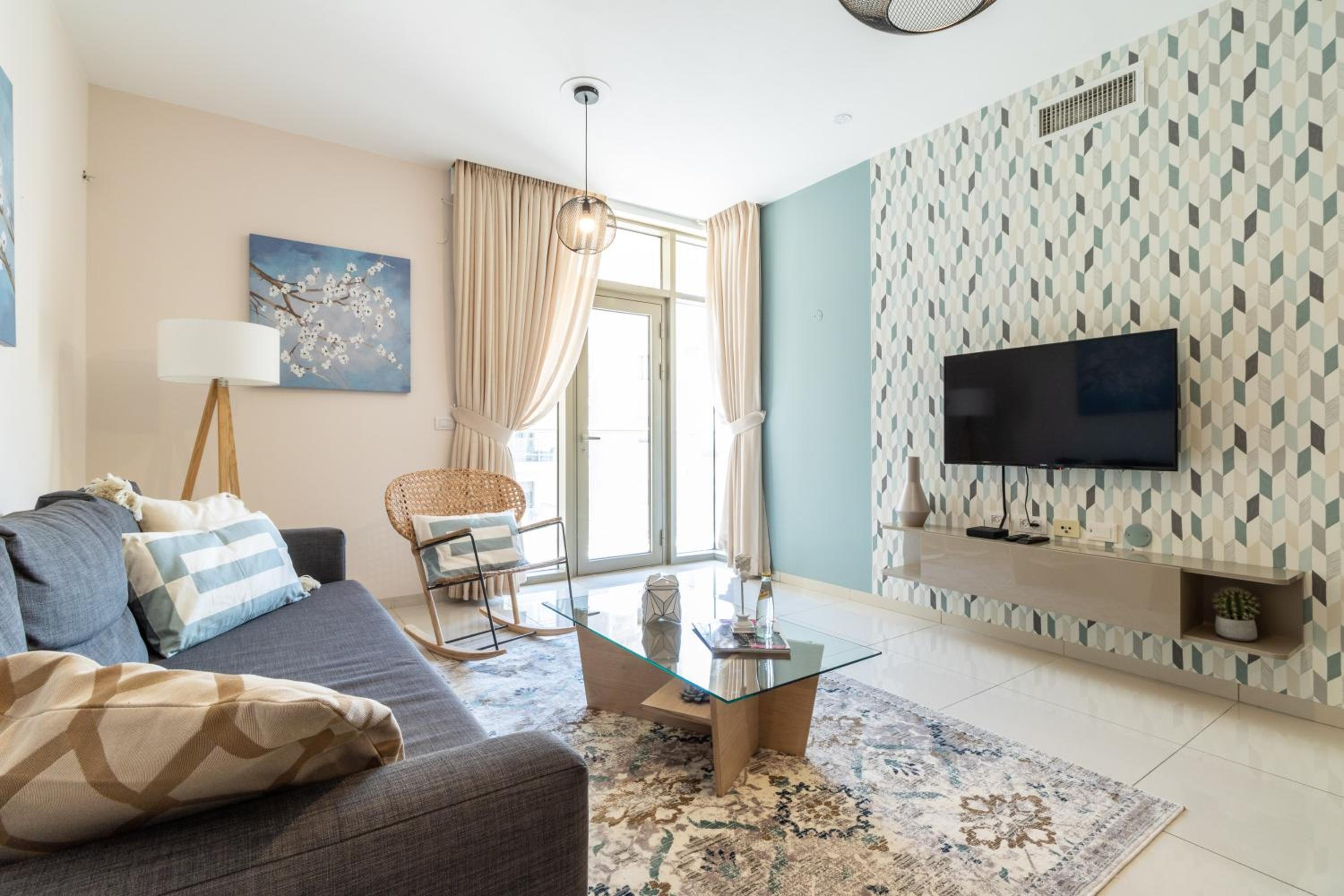 Foto de Luxury One-Bedroom Apartment/parking in city center