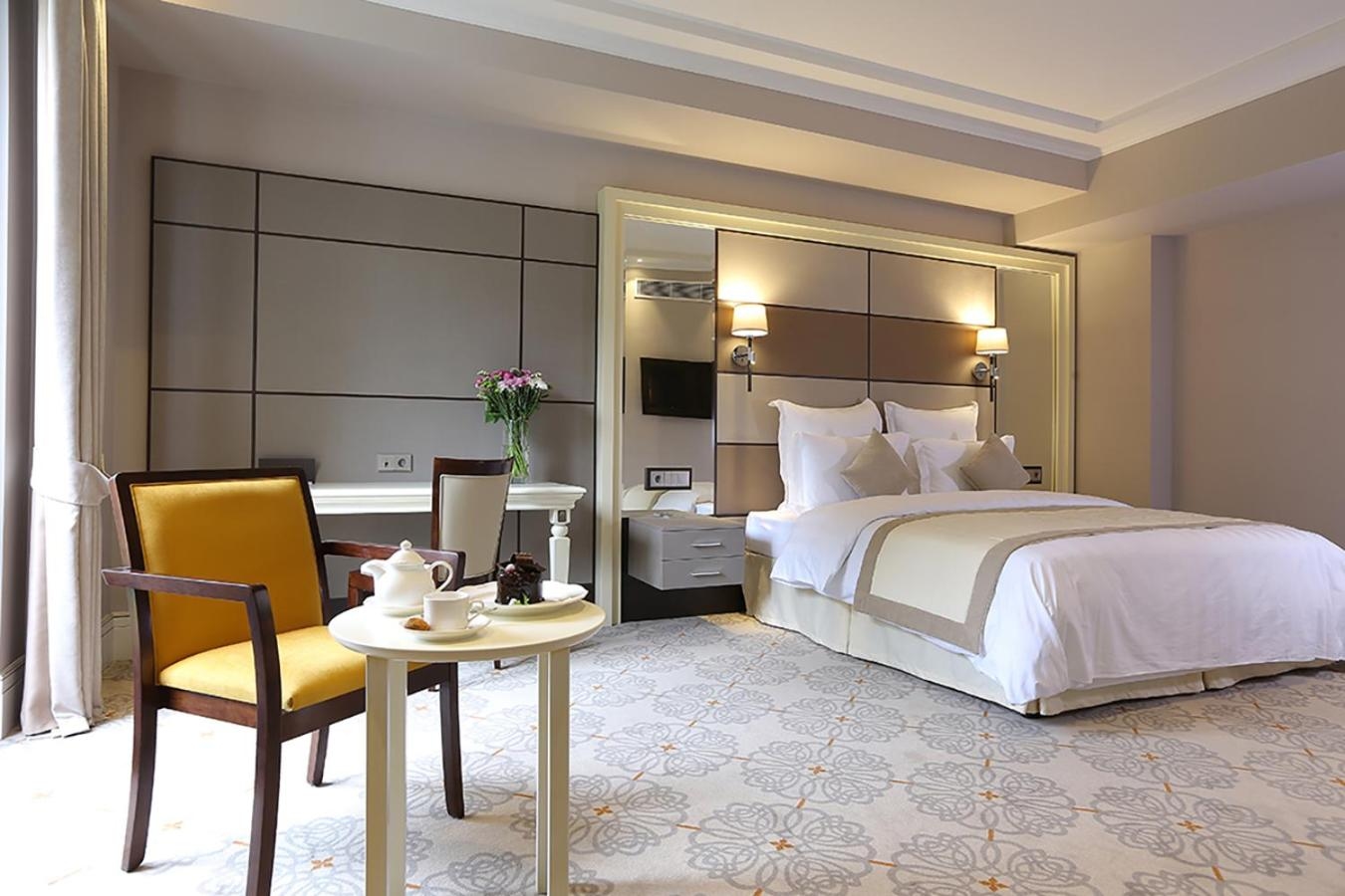 Foto de Ambassadori Tbilisi Hotel