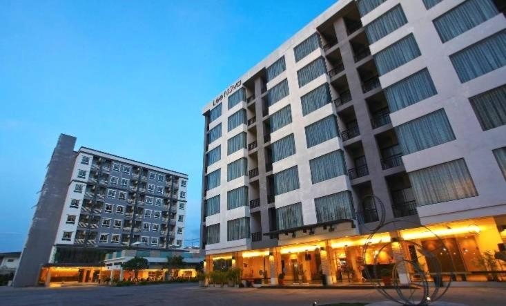 Leenova Hotel