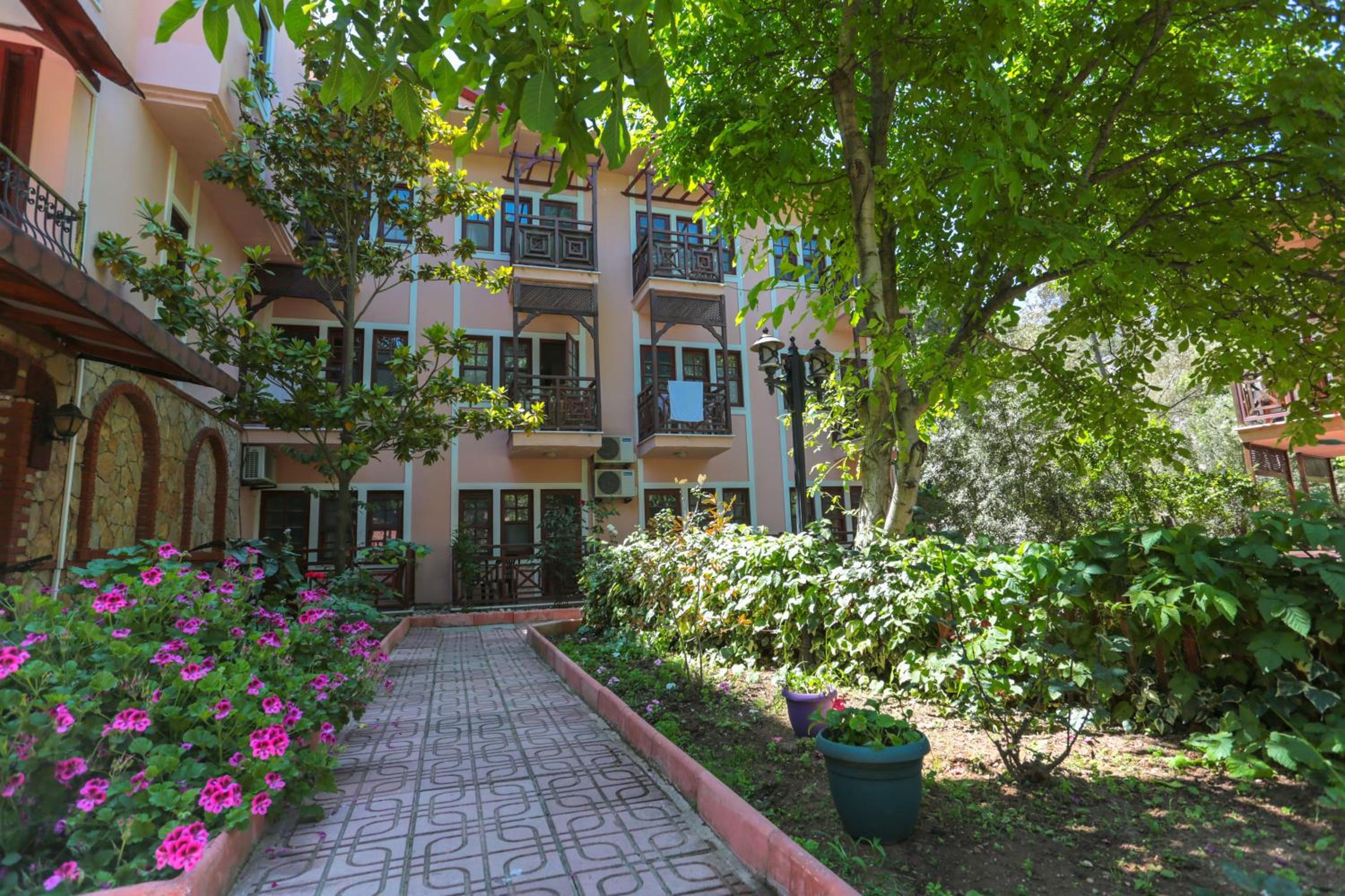 Club Pink Palace Hotel