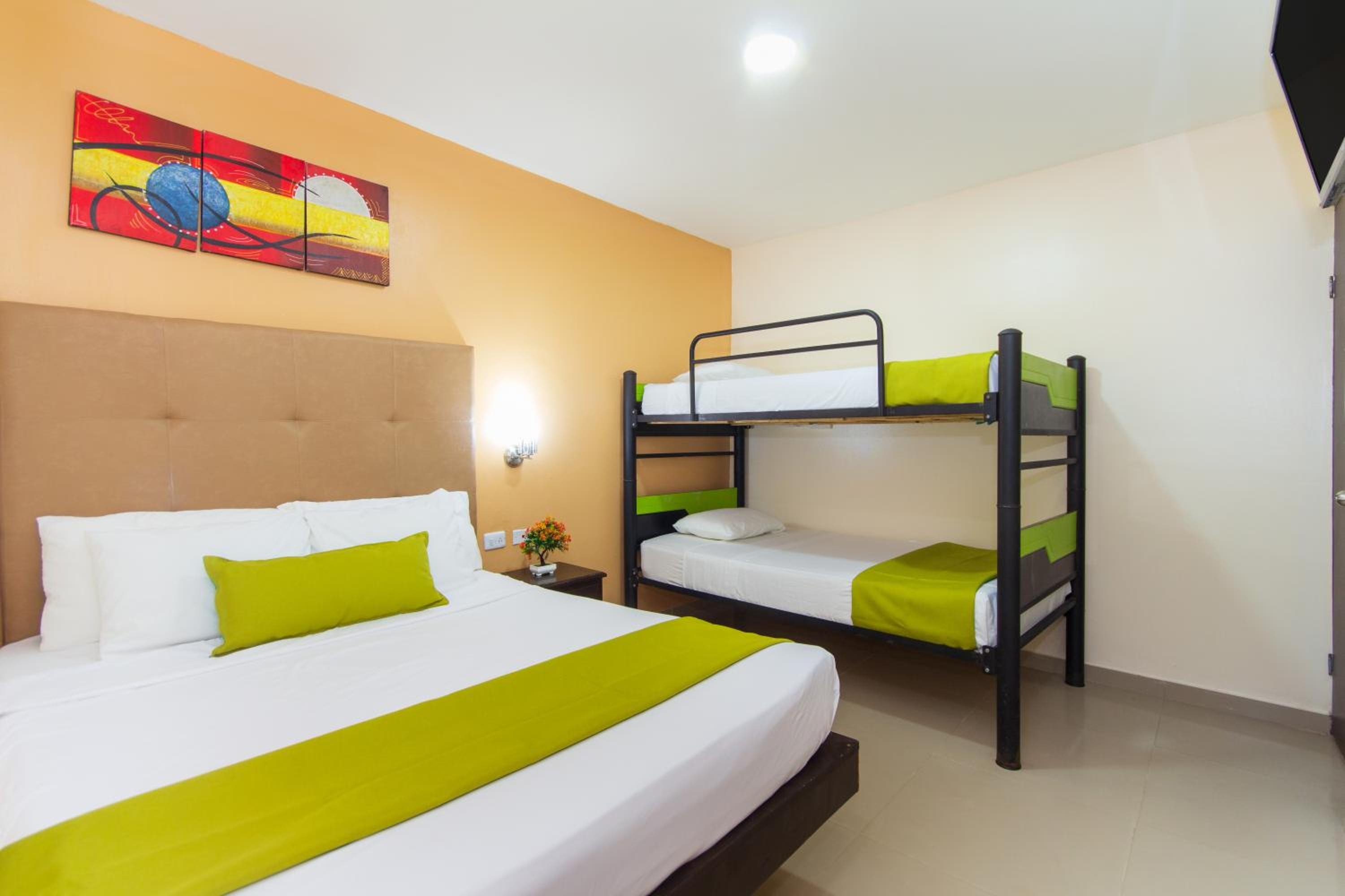 Foto de Azuán Suites Hotel By GEH Suites