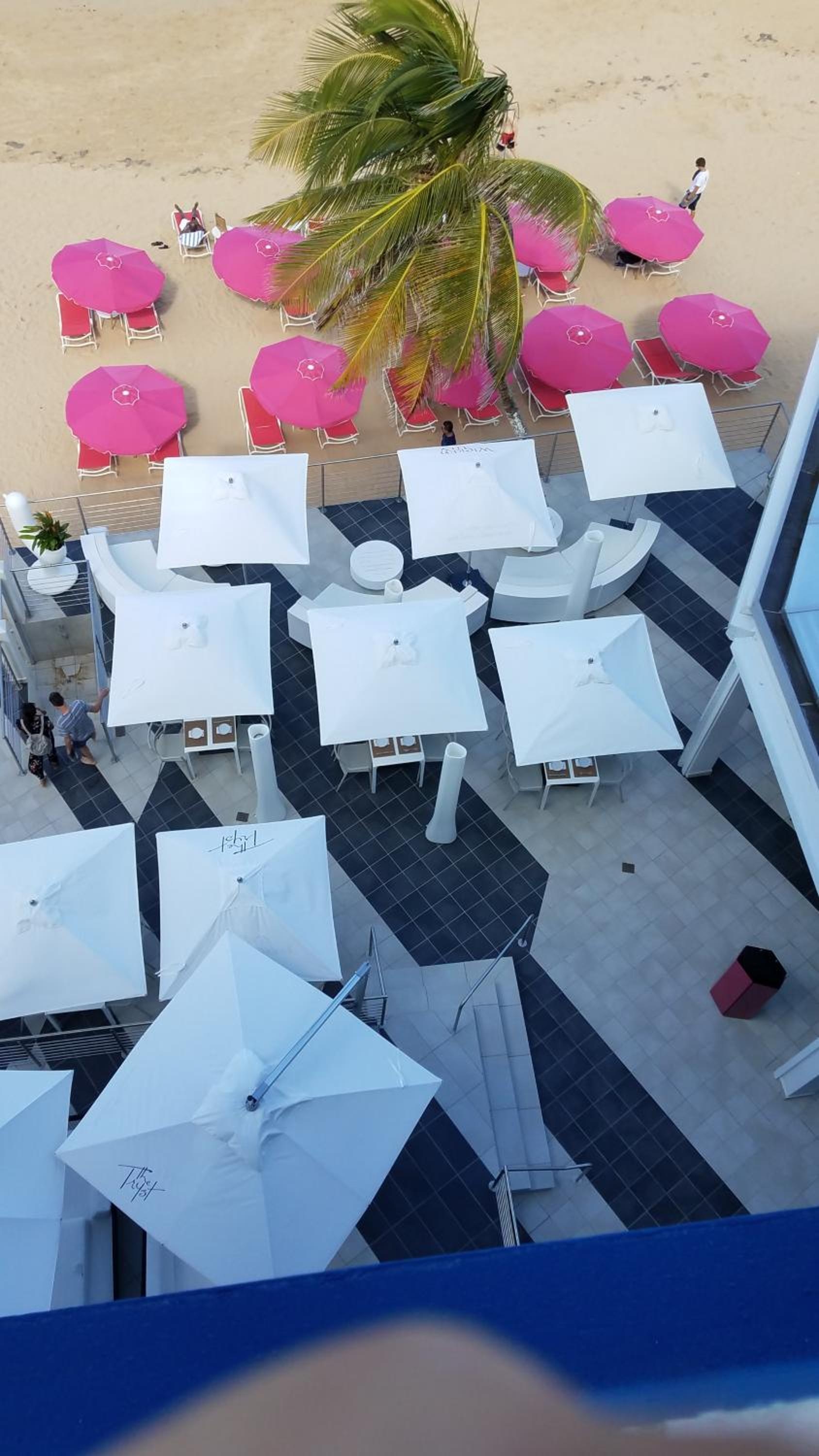 Foto de The Tryst Beachfront Hotel