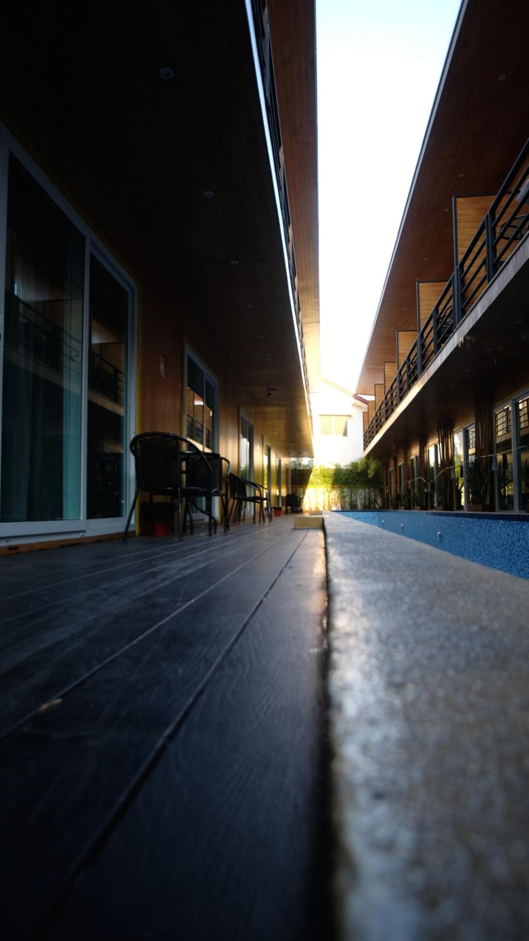 Resort V - MRT Huai Khwang