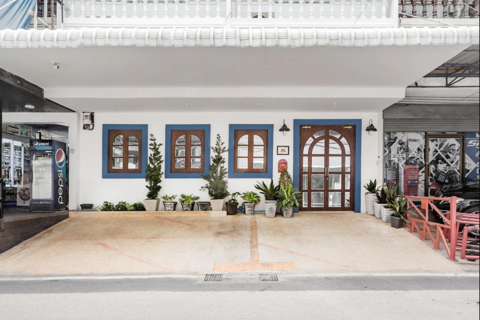 Hide and Seek Boutique Hometel
