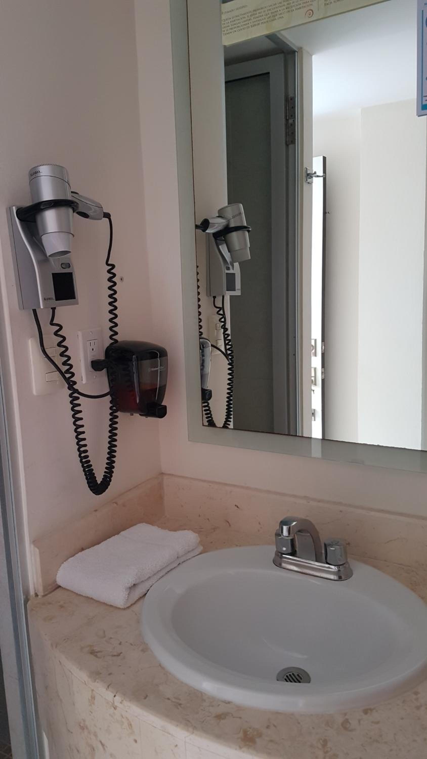 Foto de Hotel y Suites Nader