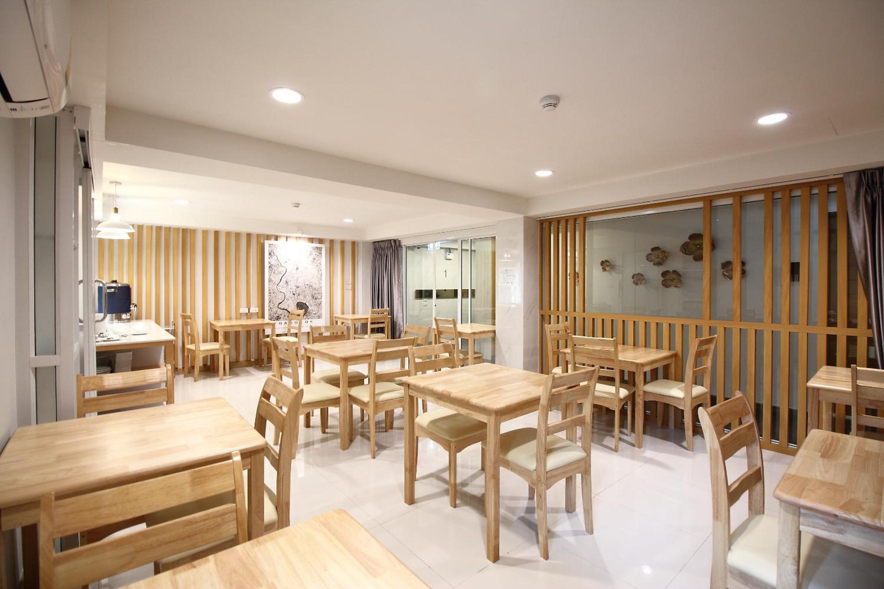 Foto de Super OYO 483 Pannee Hotel Khaosan