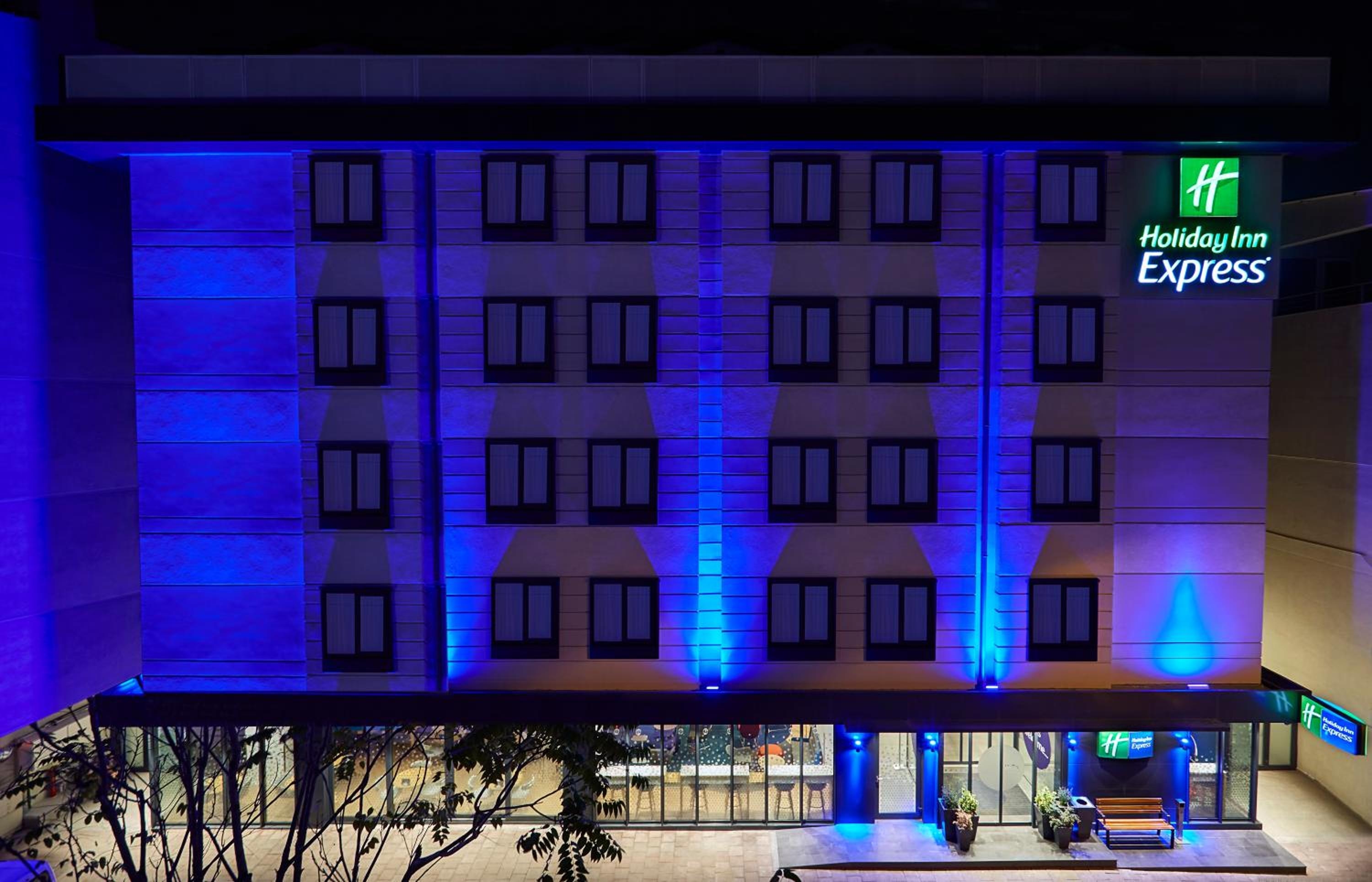 Holiday Inn Express - Istanbul - Atakoy Metro by IHG