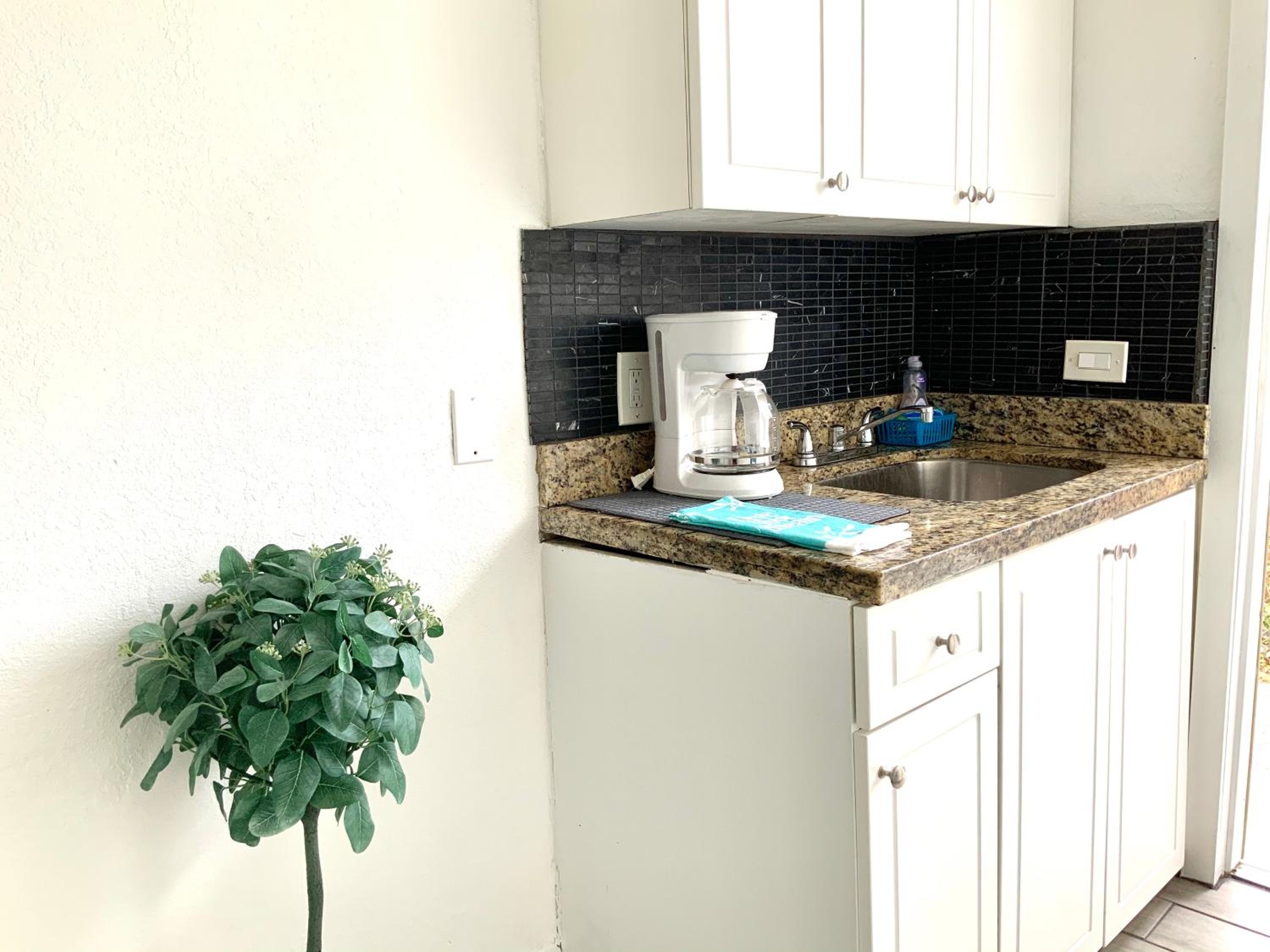 Foto de Adorable private apartments in the Heart of Miami!
