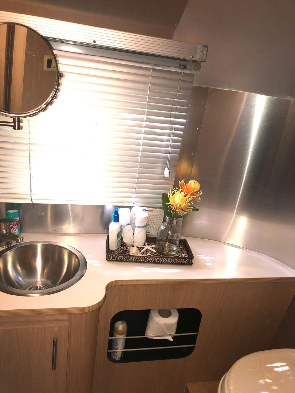 Foto de Airstream in the Center of it All