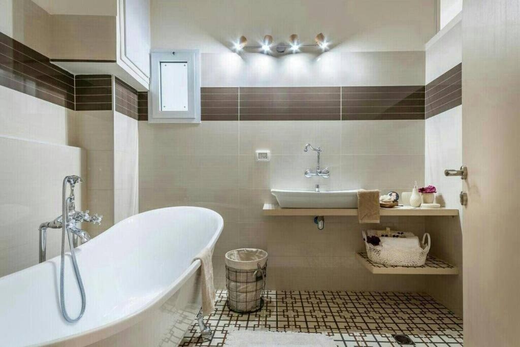 Foto de Private House 5 BDR In Mamilla up to 12 People !