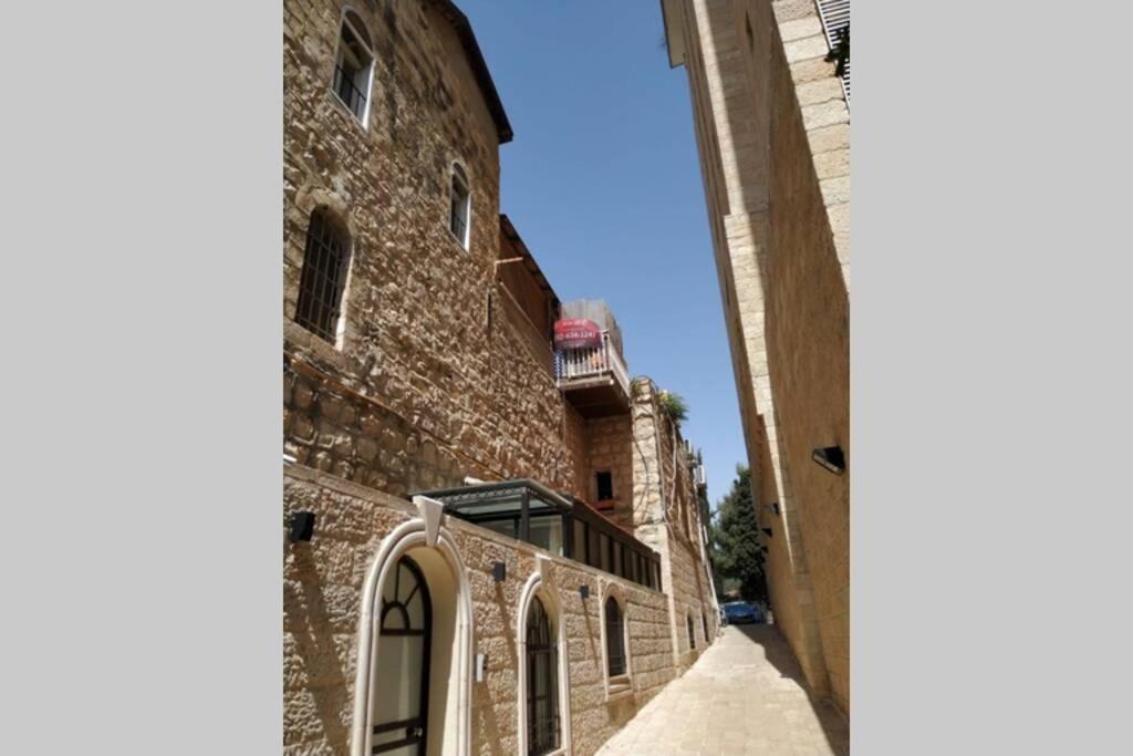 Foto de Private House 5 BDR In Mamilla up to 12 People !
