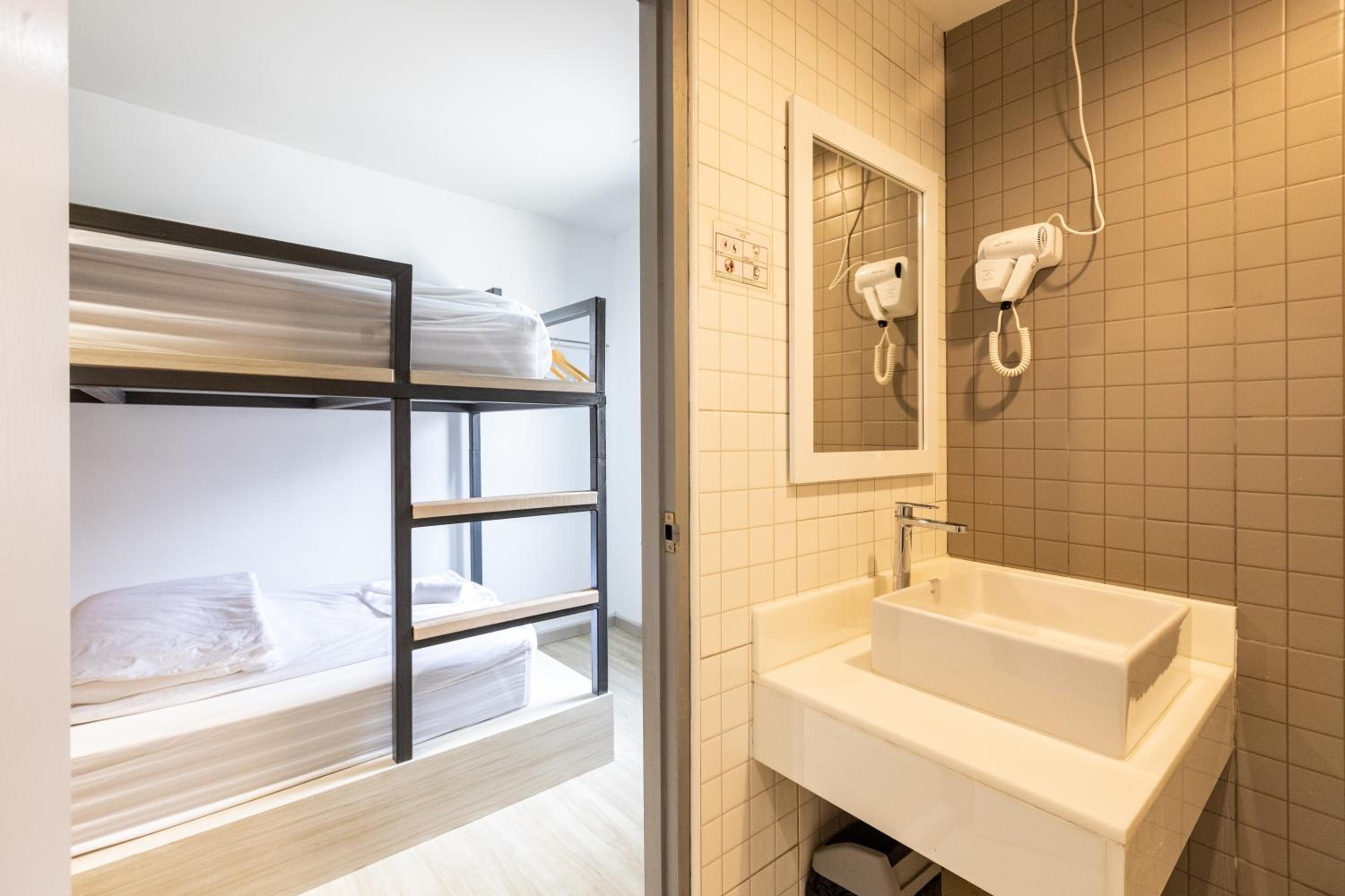 Foto de Baan Kun Mhor Hostel บ้านคุณหมอโฮสเทล