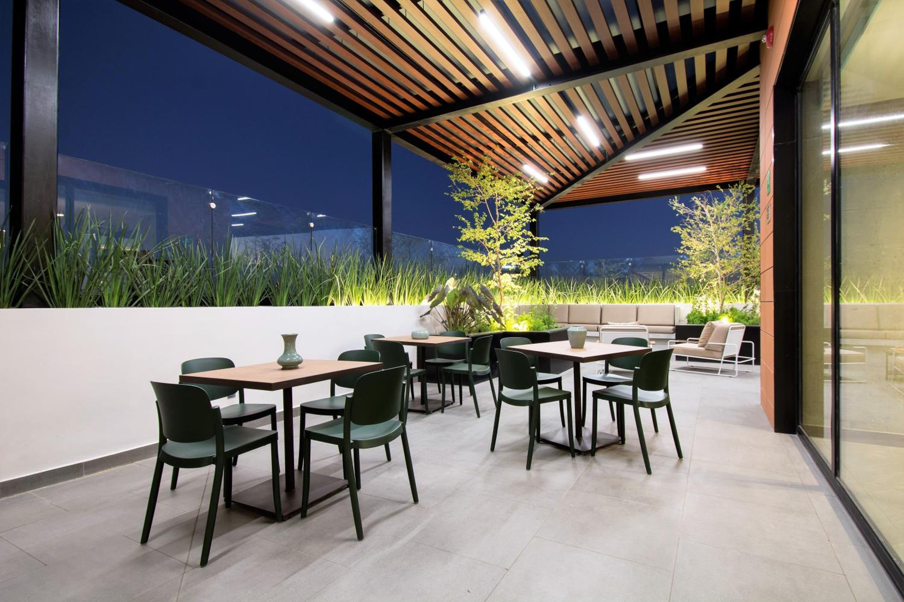 Foto de Staybridge Suites - Guadalajara Novena by IHG