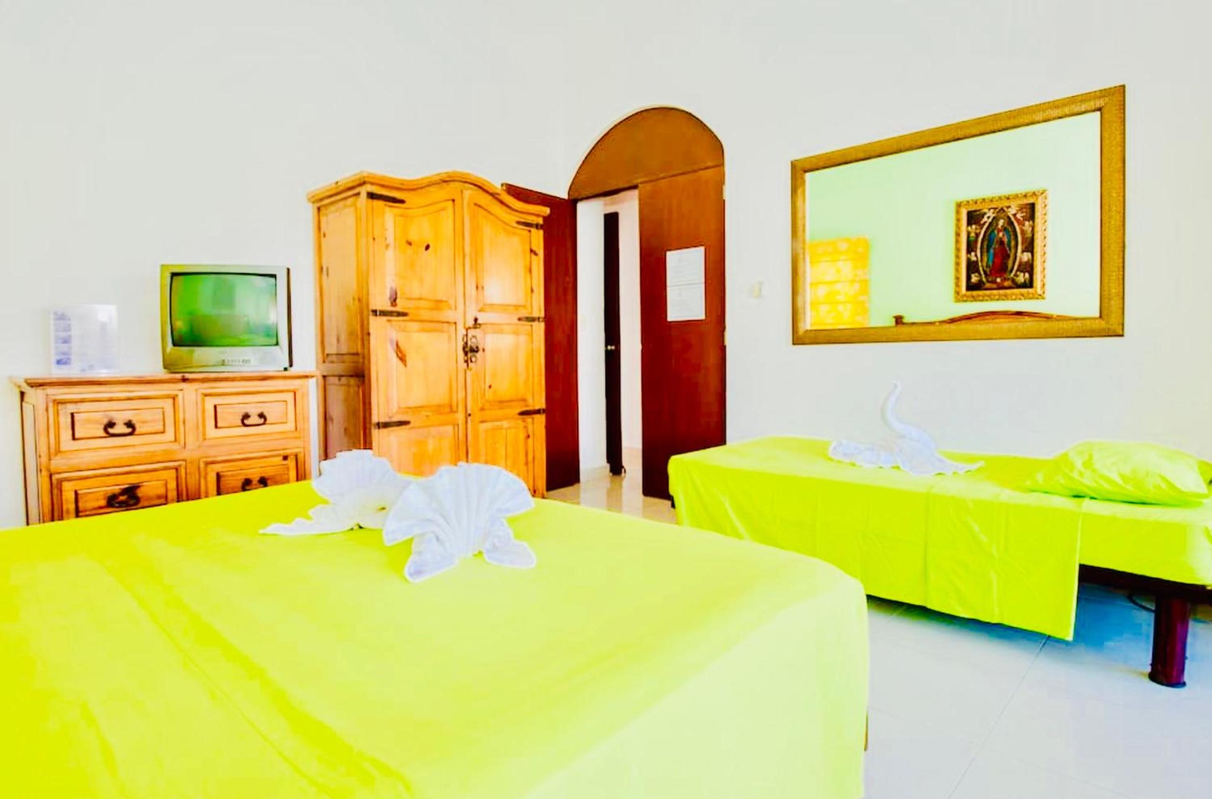 Foto de Gorgeous 22 People Villa With Pool Playacar Phase 2