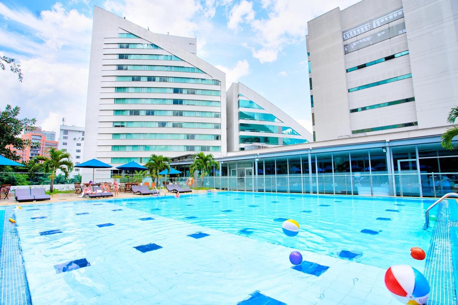 Hotel San Fernando Plaza · 1n · Desayuno incluido · Medellín