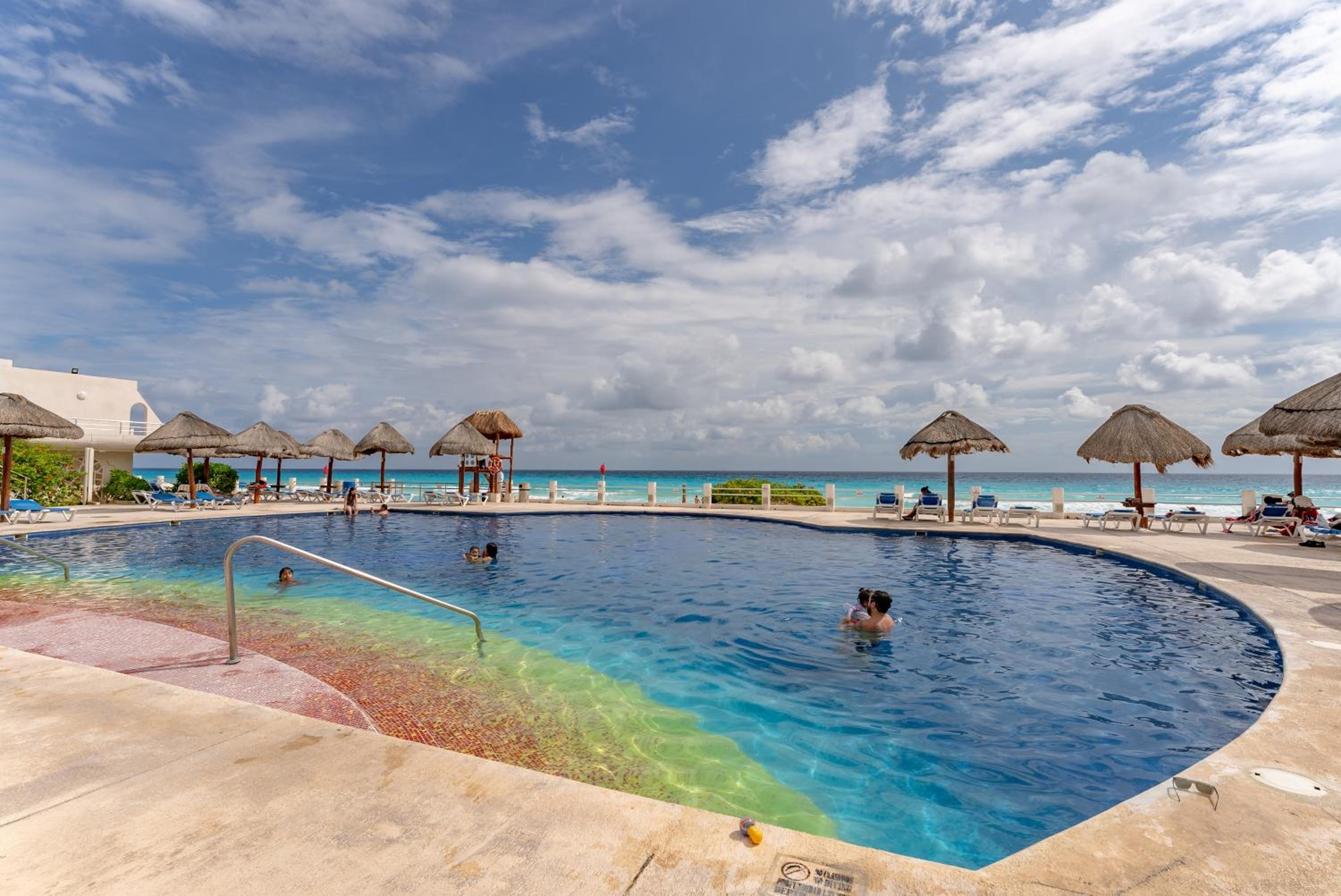 Amazing Caribbean Ocean view at Villas Marlin in Cancun, Cancún