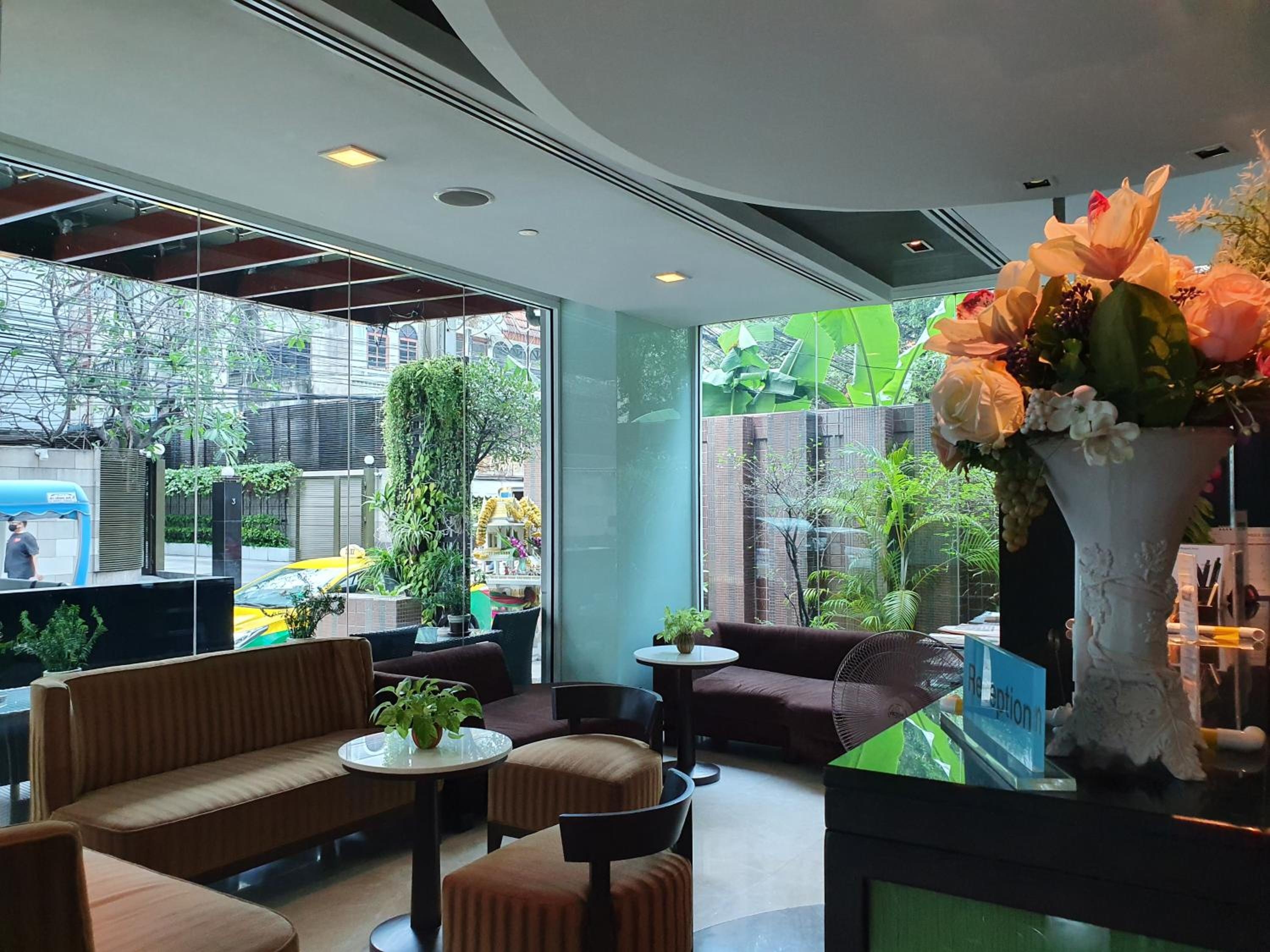 Foto de Amora NeoLuxe Suites Hotel