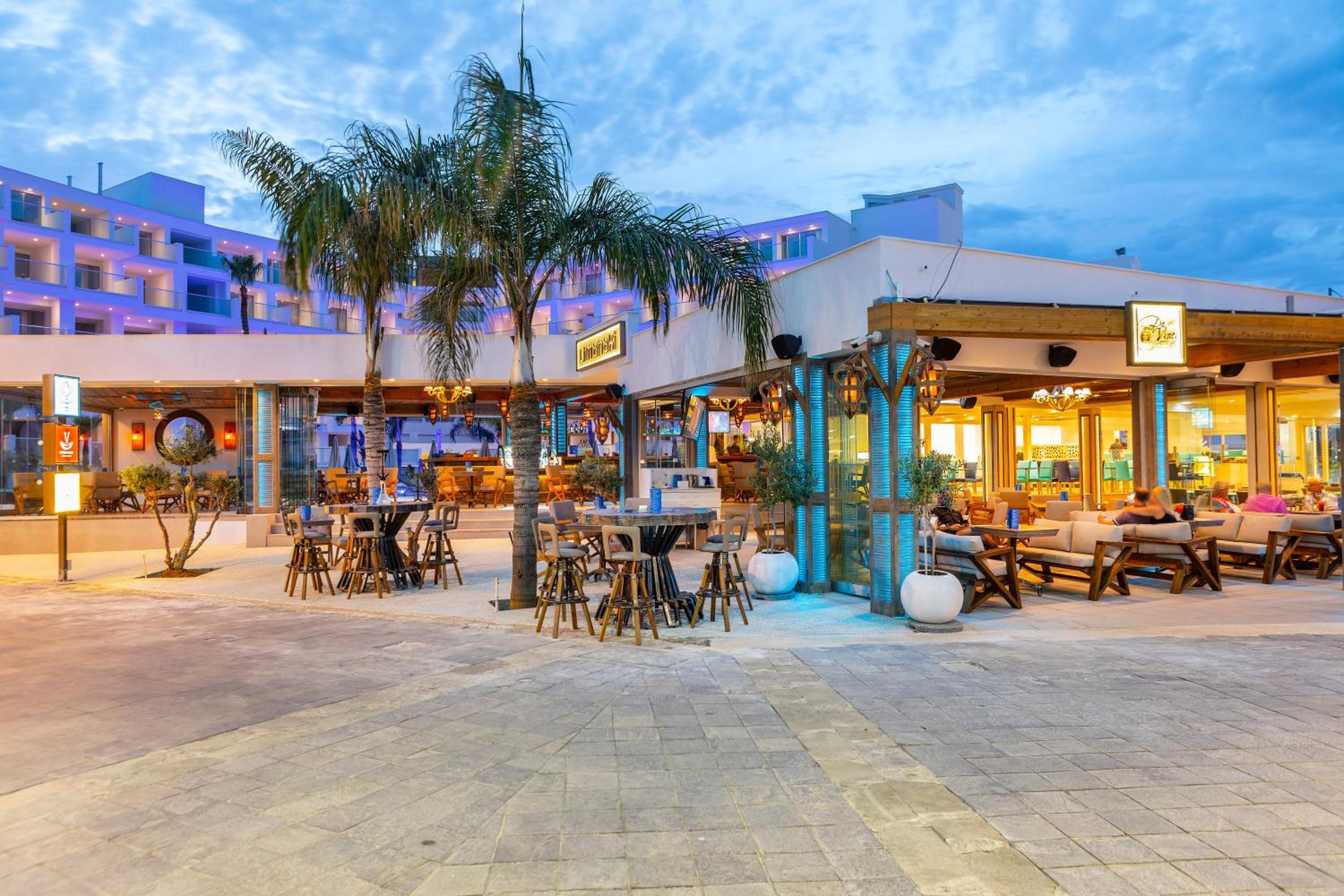 Foto de Limanaki Beach Hotel & Suites