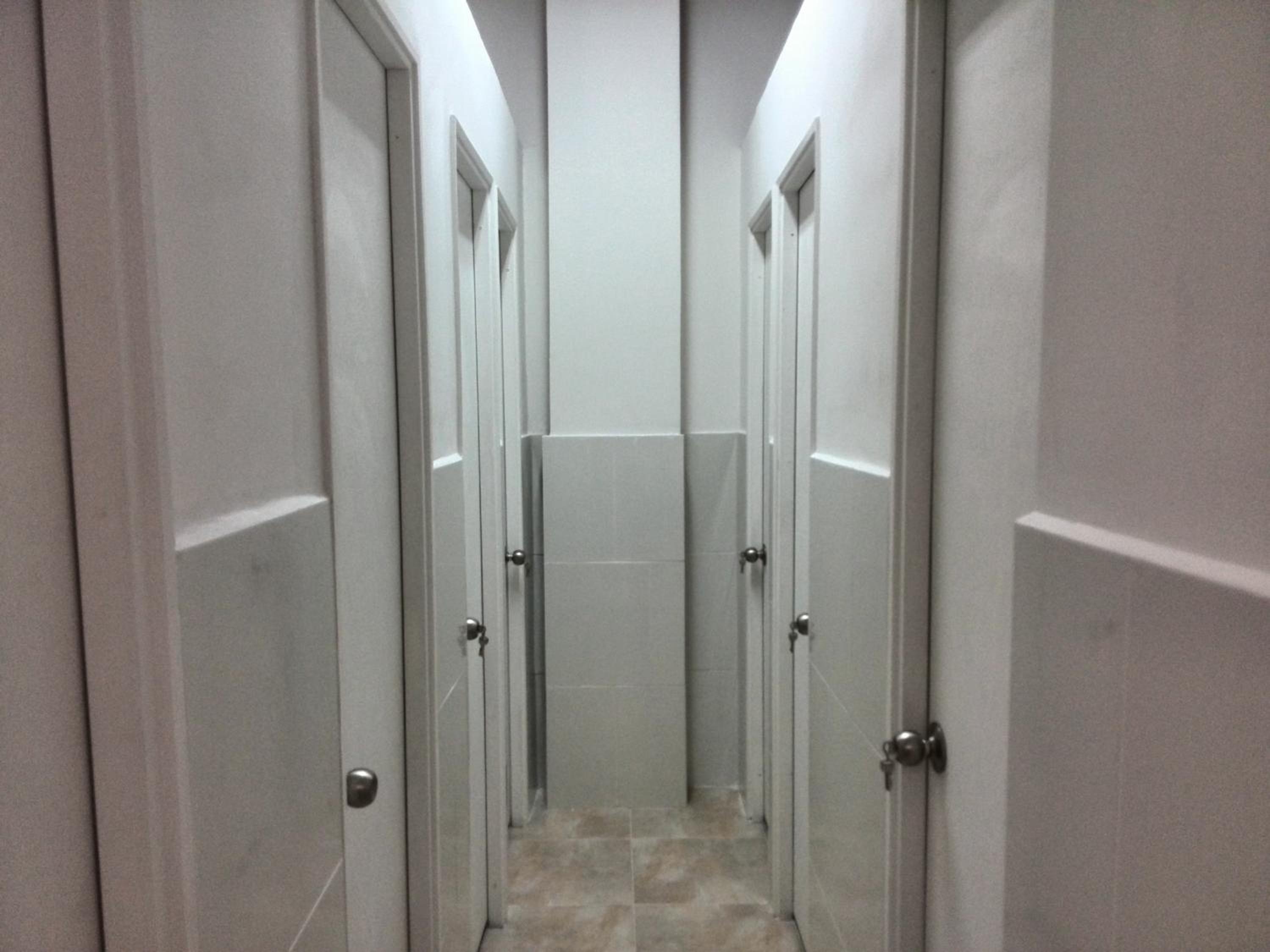 Hostal Lleras Calle 8, Poblado
