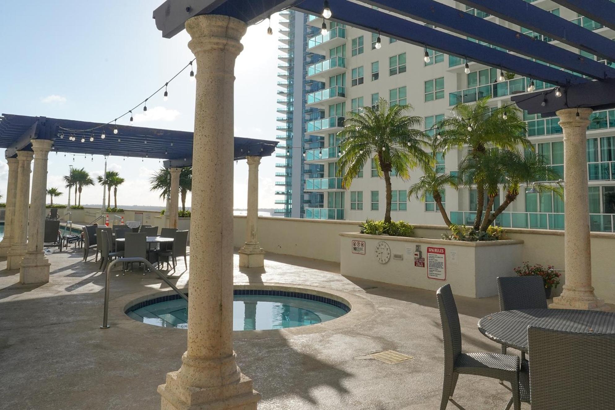 Foto de 4 bed full condo in Miami with skyline & sea view