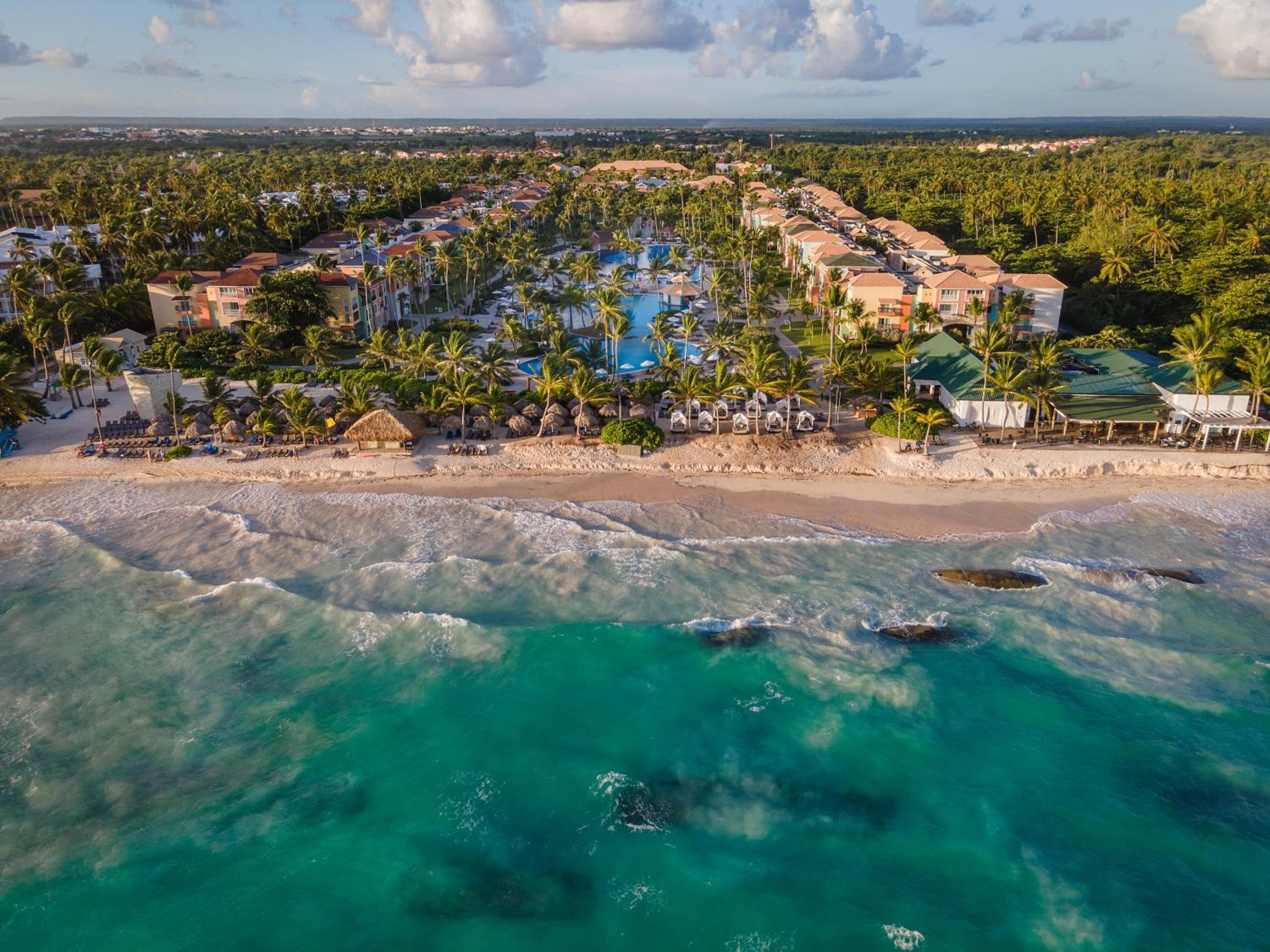 Ocean Blue & Sand Beach Resort - All Inclusive · 3n · Todo incluido · Punta cana