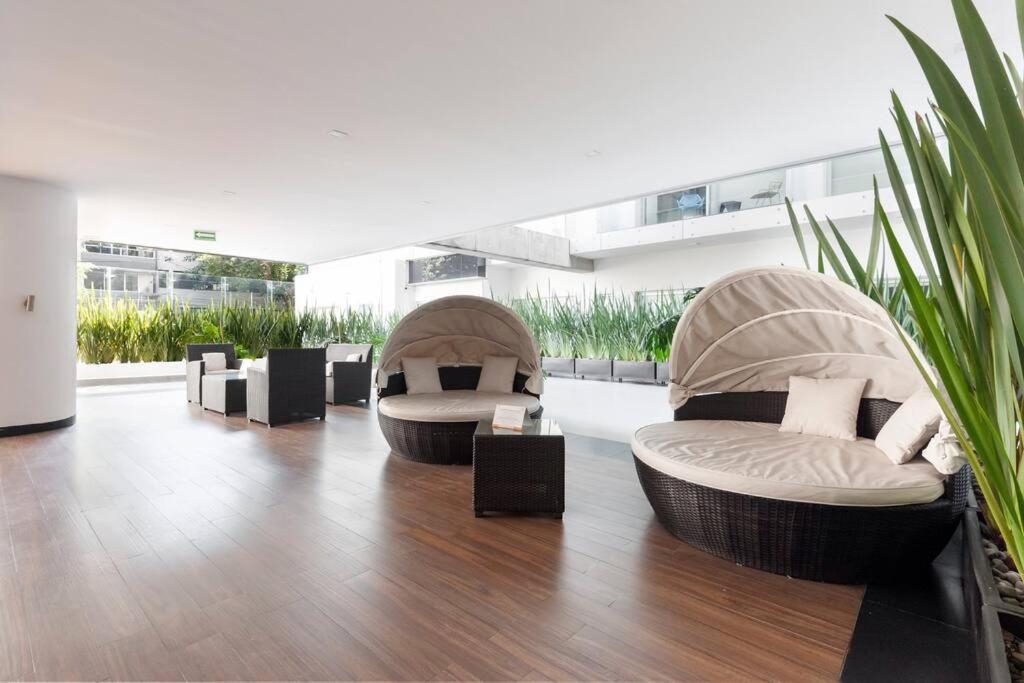 Foto de Beautiful loft. King size bed. 150 Mbps internet.