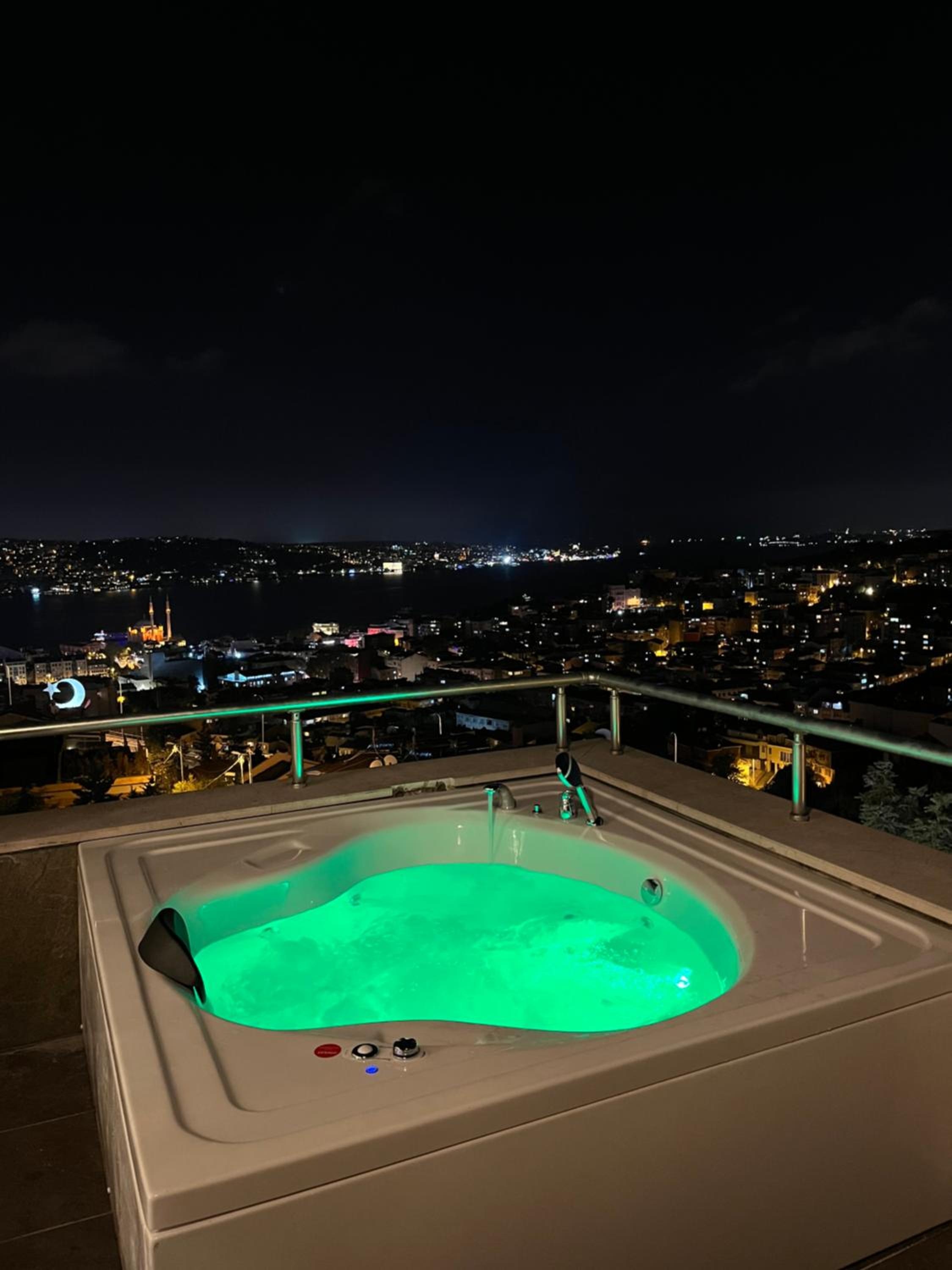 Foto de Class Hotel Bosphorus With Jacuzzi